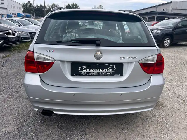 BMW 3 Series view 5