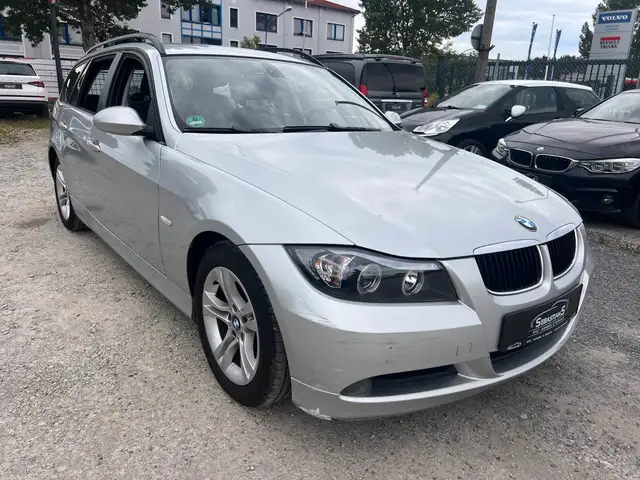 BMW 3 Series view 3