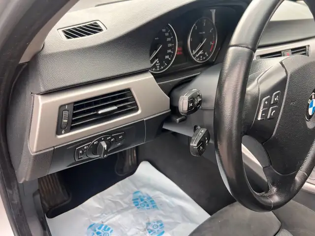 BMW 3 Series view 13
