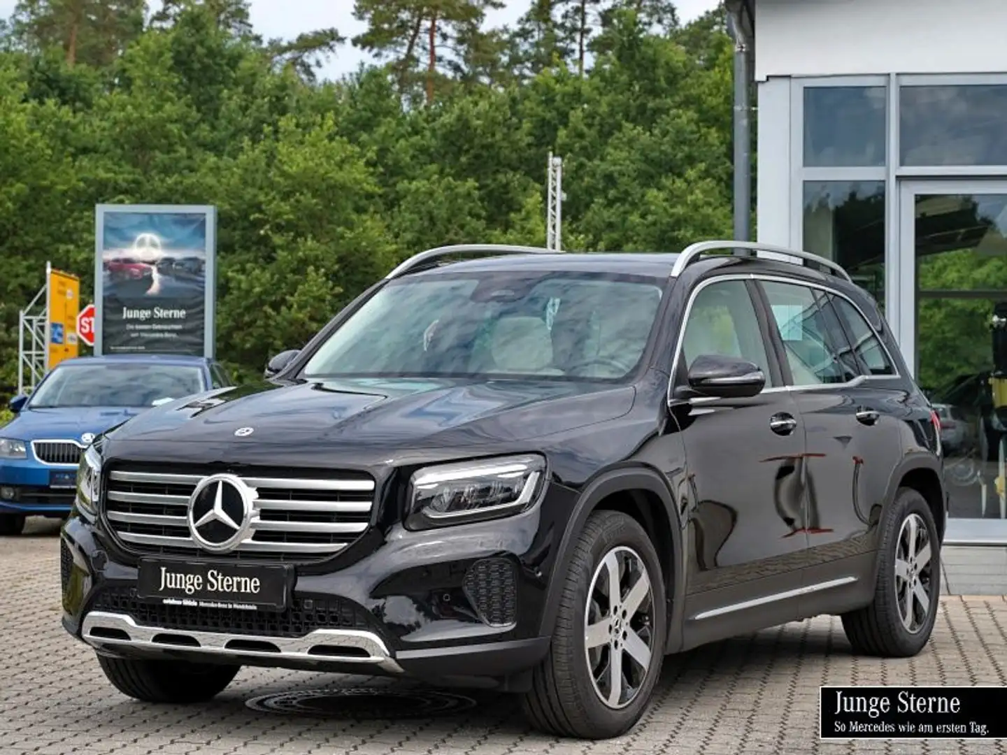 Mercedes-Benz GLB 200 Progressive ADV+ PANO+AHK+EL-HECK+STHZG+ Zwart - 2