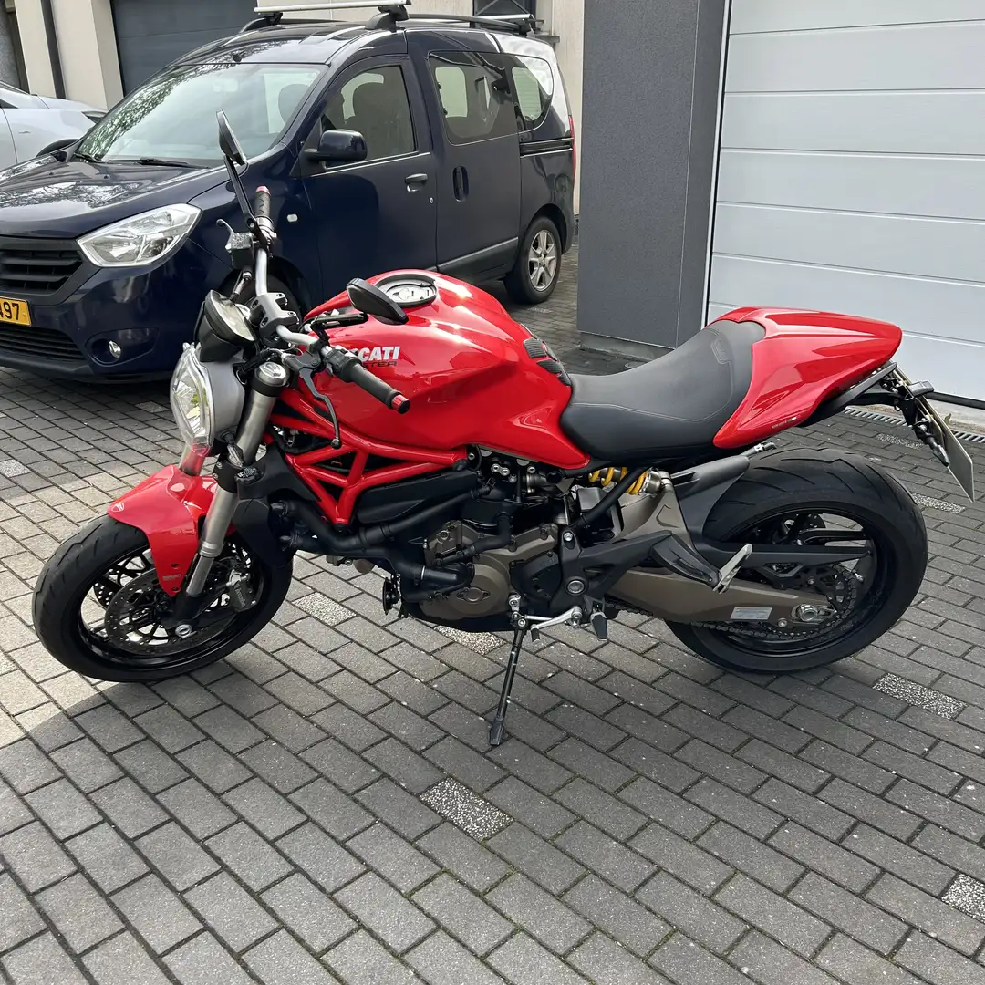 Ducati Monster 821 - 2