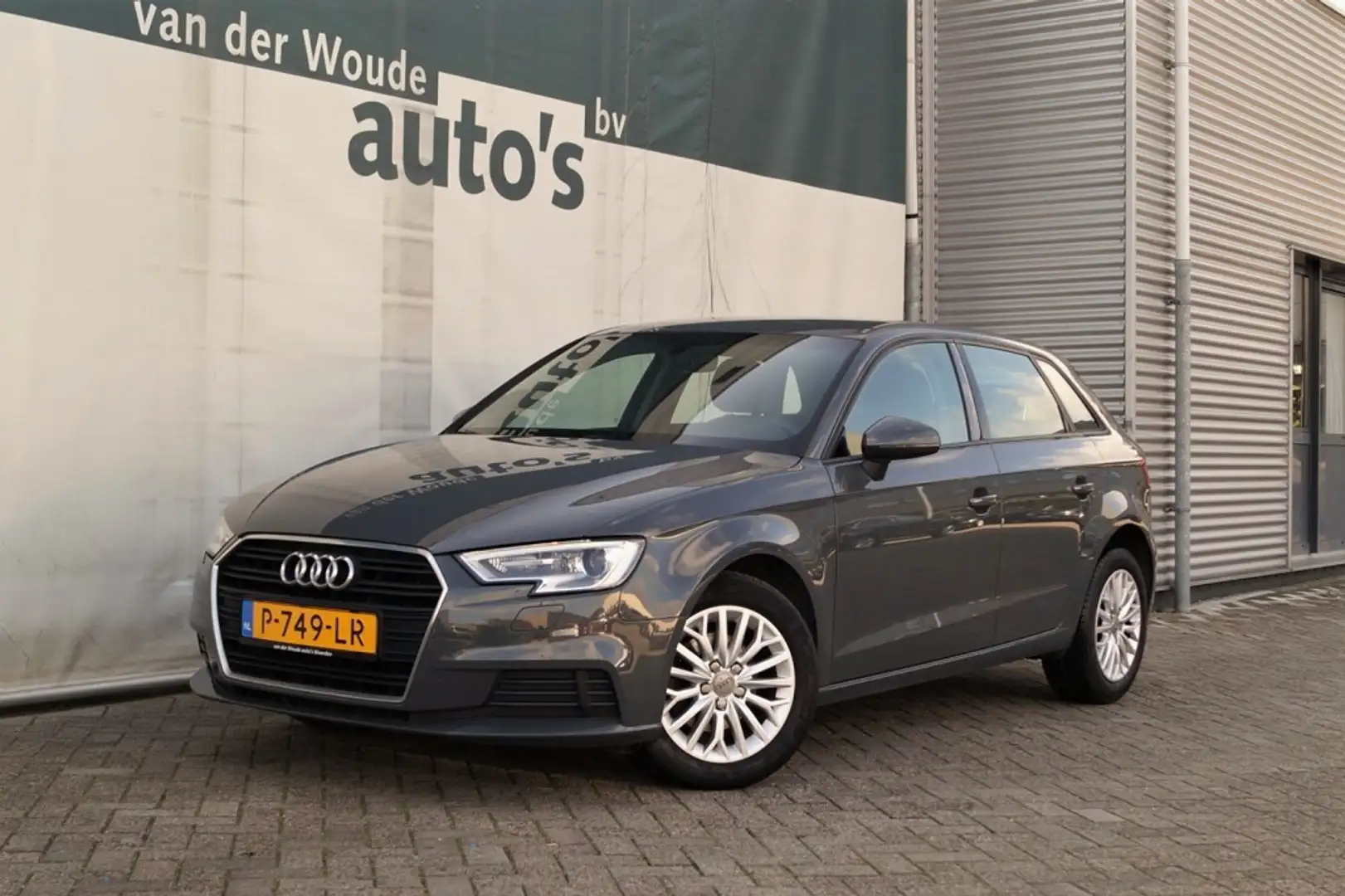 Audi A3 Sportback 1.6 TDI 115pk Pro Line -NAVI-ECC-PDC-! Grijs - 2