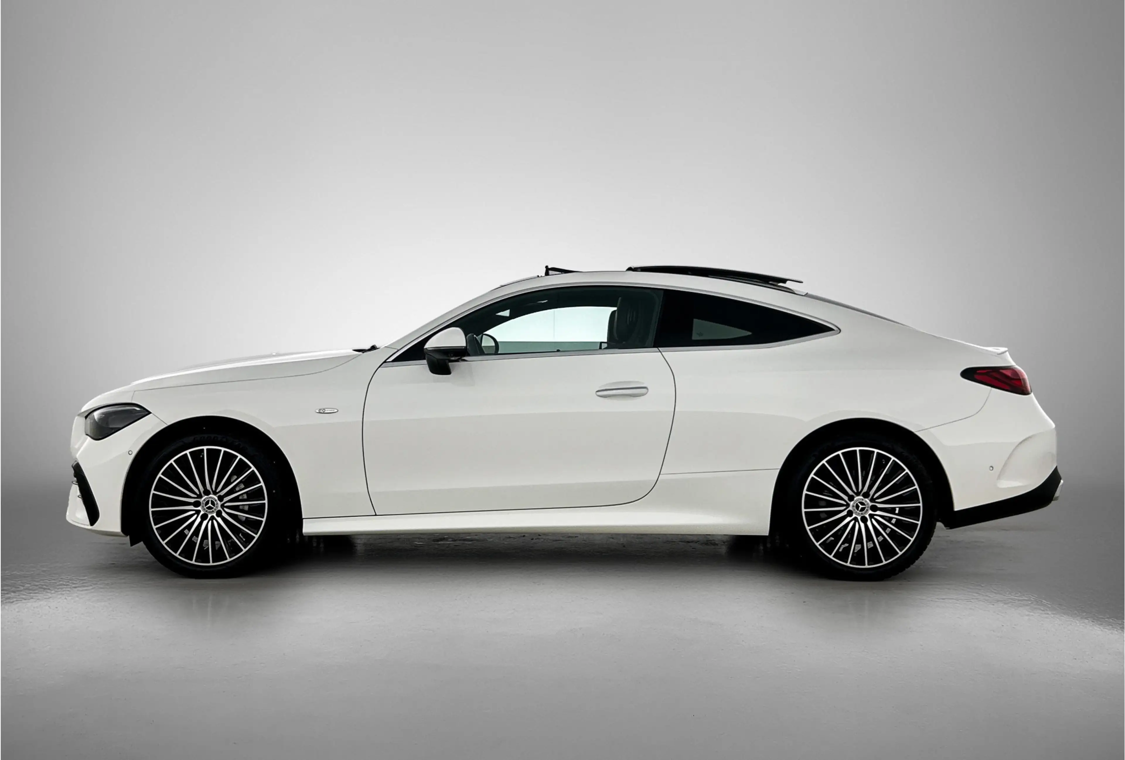 Mercedes-Benz CLE 300 Coupé e AMG Plug-In Hybride Trekhaak | Digital Lic — photo 3