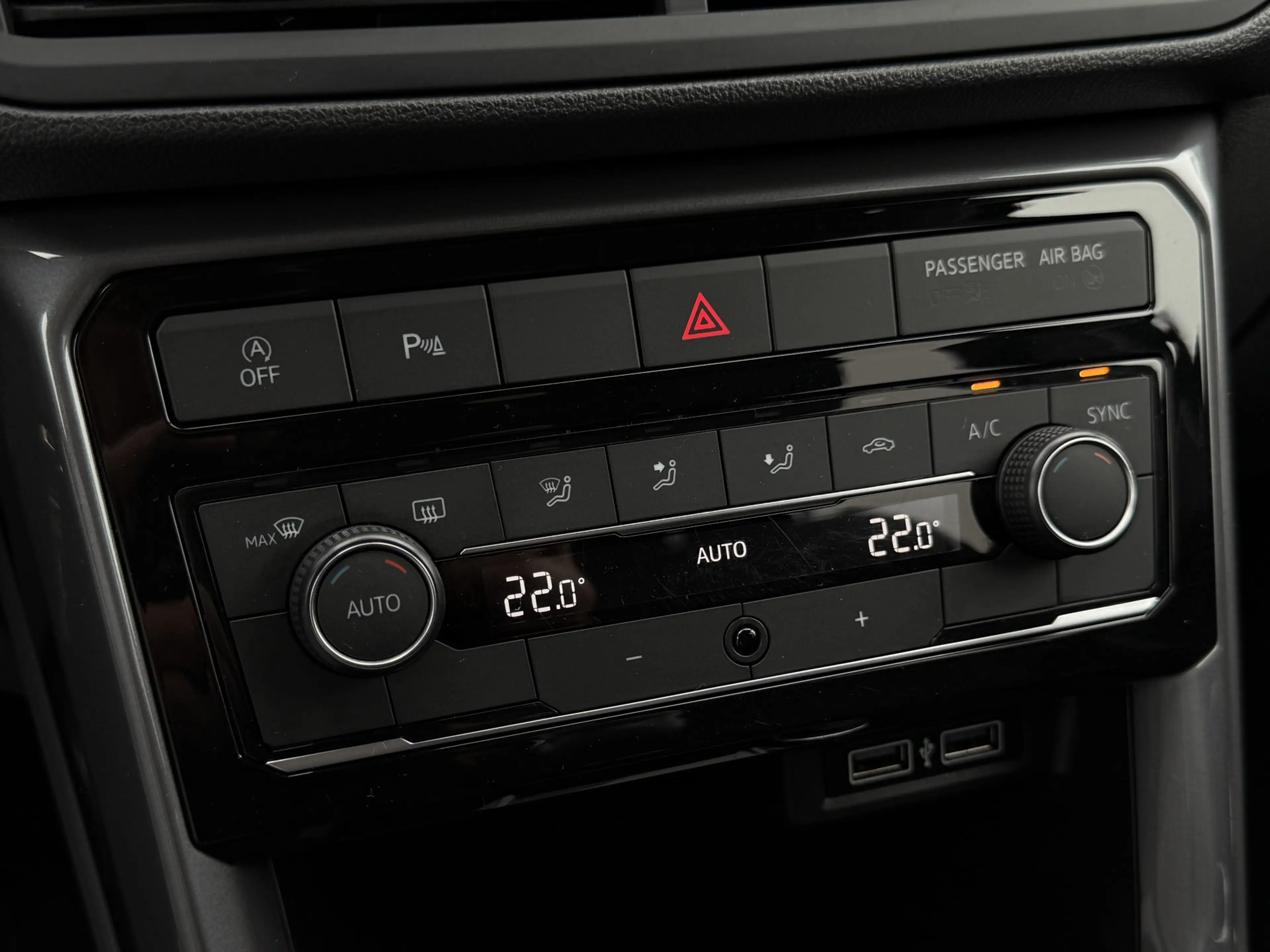 Volkswagen T-Cross 1.0 TSI Style Apple Carplay/18inch/Climate. — photo 14