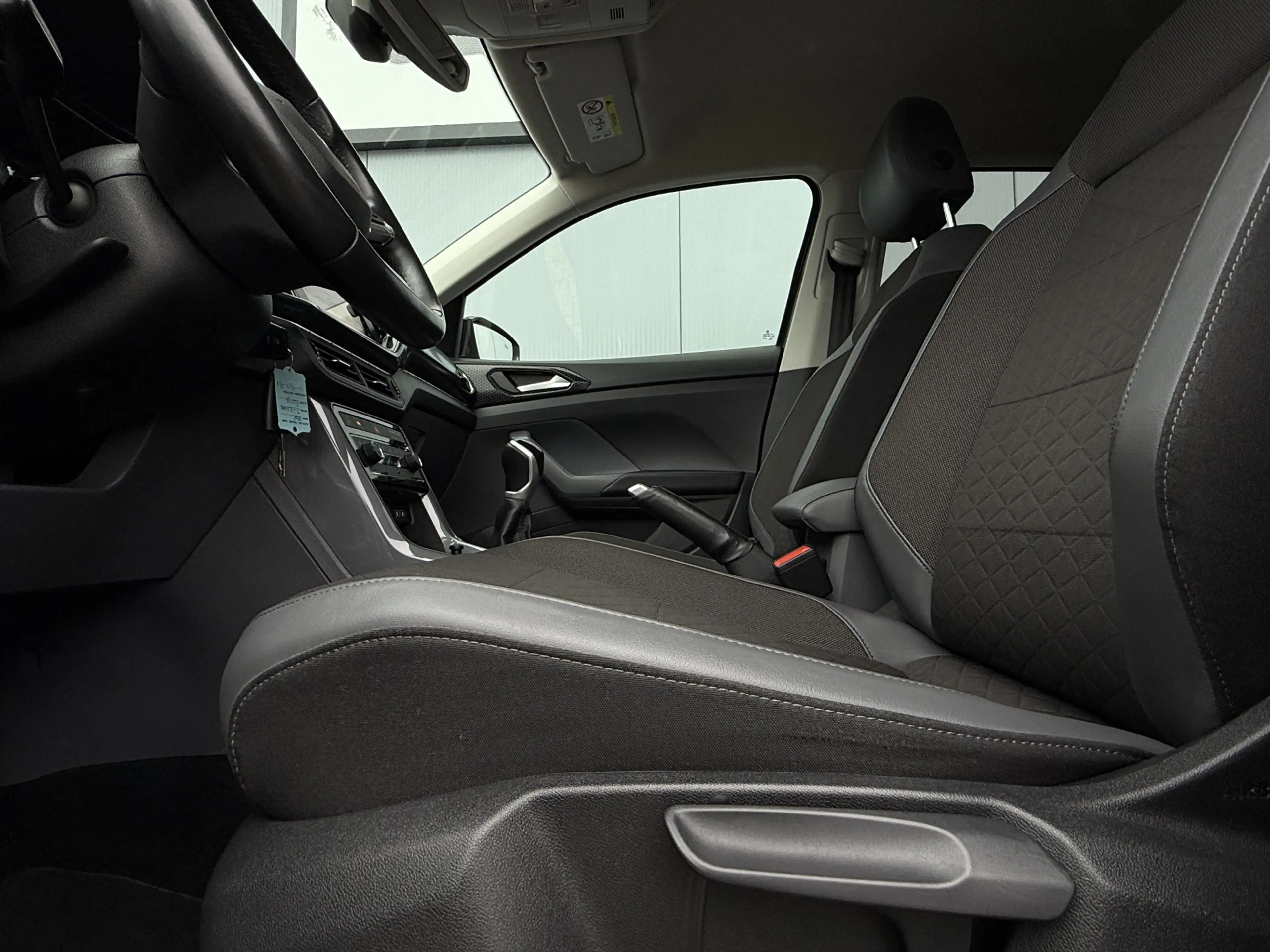 Volkswagen T-Cross 1.0 TSI Style Apple Carplay/18inch/Climate. — photo 31