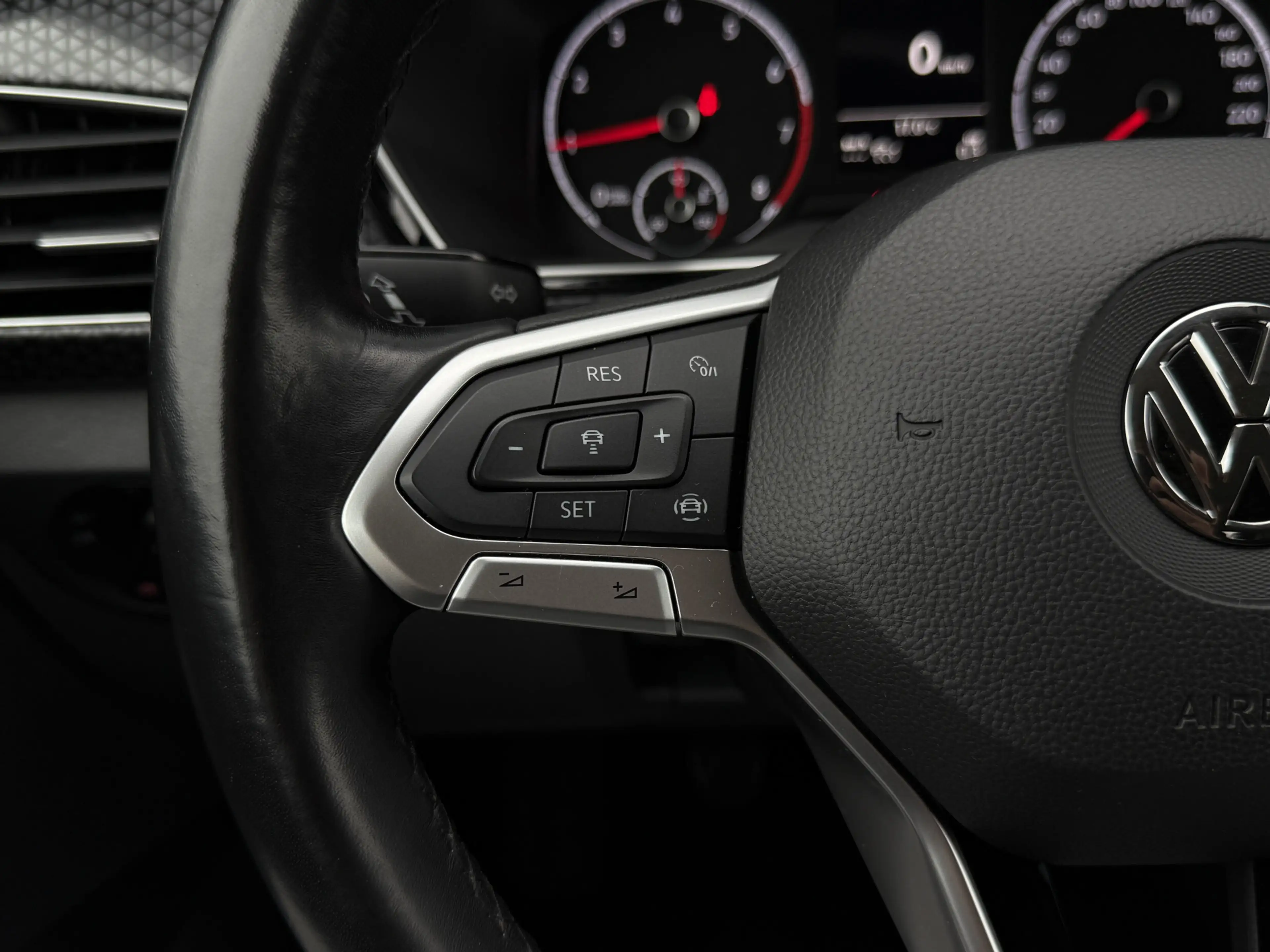 Volkswagen T-Cross 1.0 TSI Style Apple Carplay/18inch/Climate. — photo 17