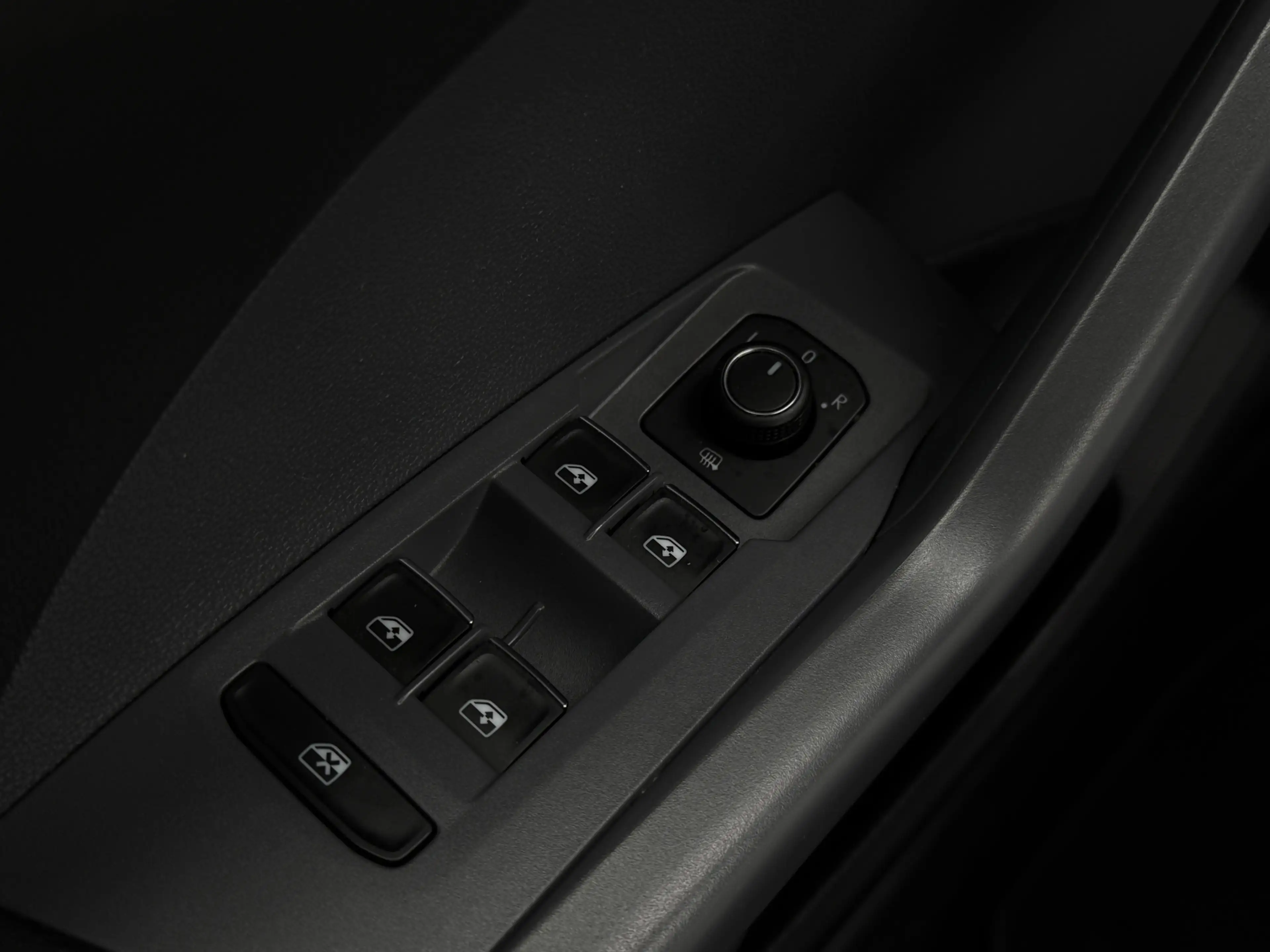 Volkswagen T-Cross 1.0 TSI Style Apple Carplay/18inch/Climate. — photo 34