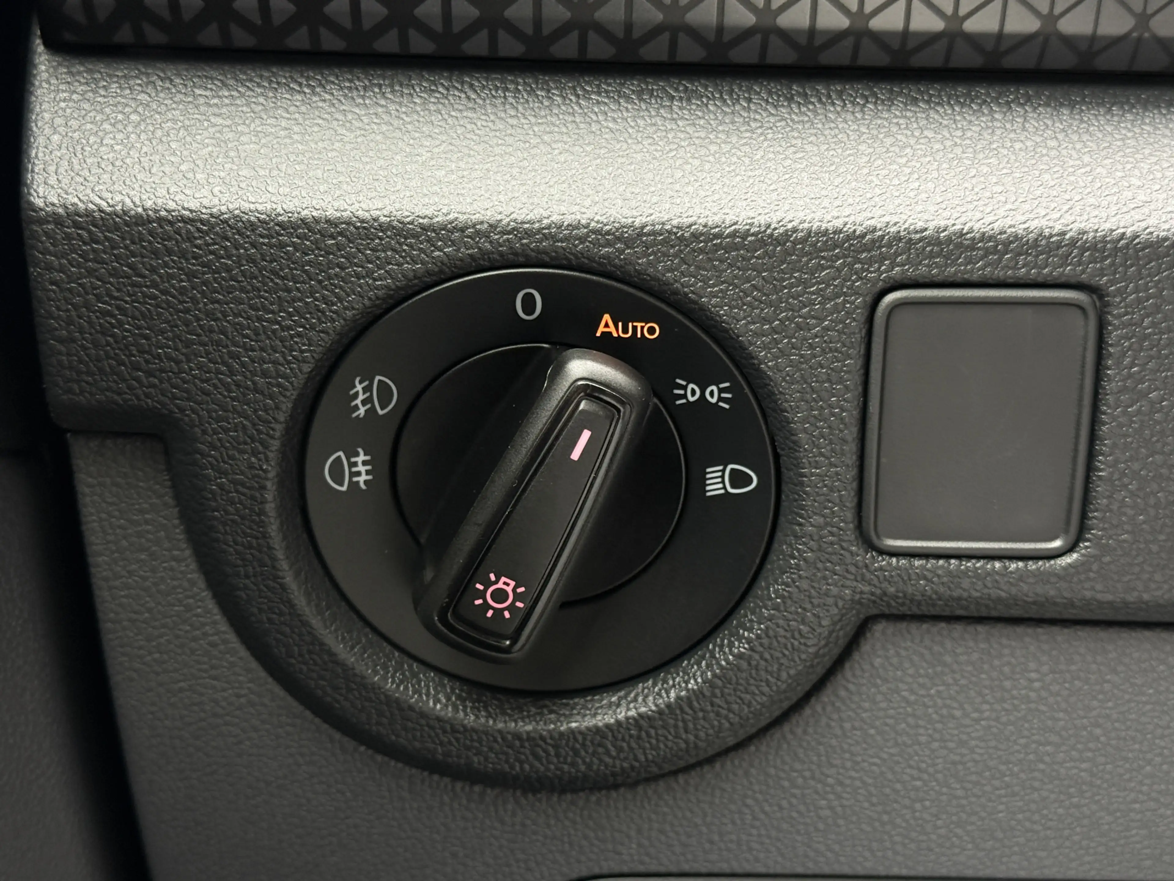 Volkswagen T-Cross 1.0 TSI Style Apple Carplay/18inch/Climate. — photo 33