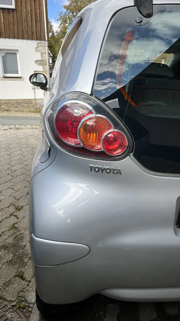 Toyota Aygo Cool Grau - 2