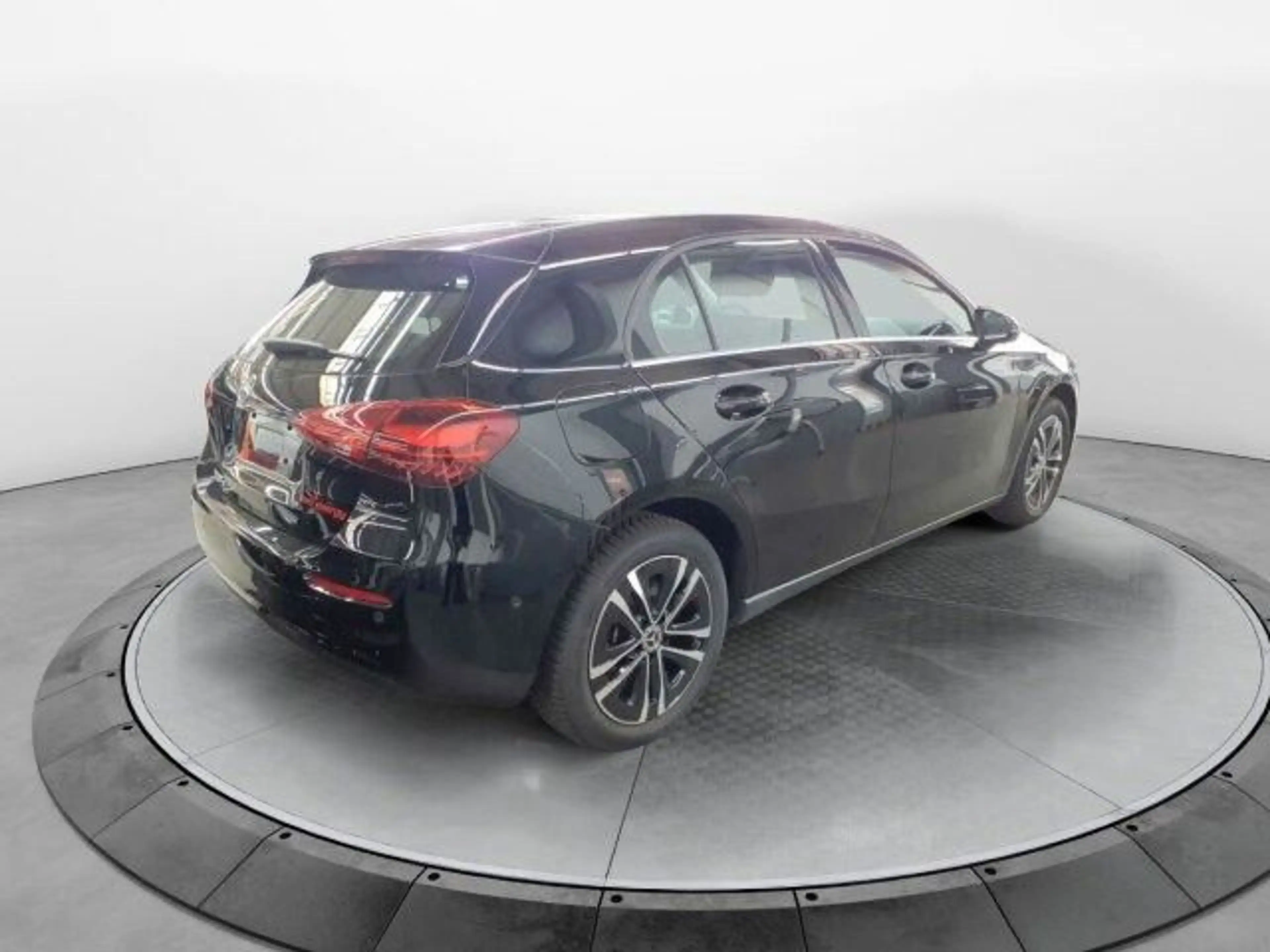 Mercedes-Benz A 250 e R-Kamera+LED+TOTW+SHZ+DAB — photo 3