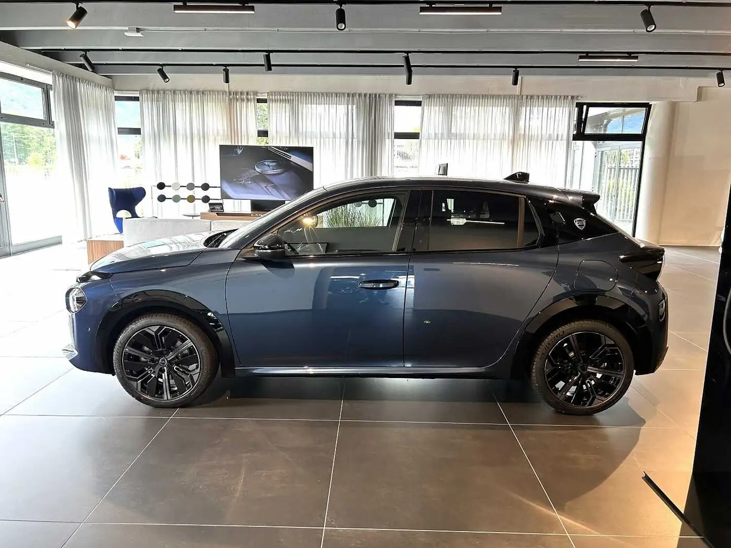 Lancia Ypsilon 115 kW (156 CV) Edizione Limitata Cassina Blu/Azzurro - 2