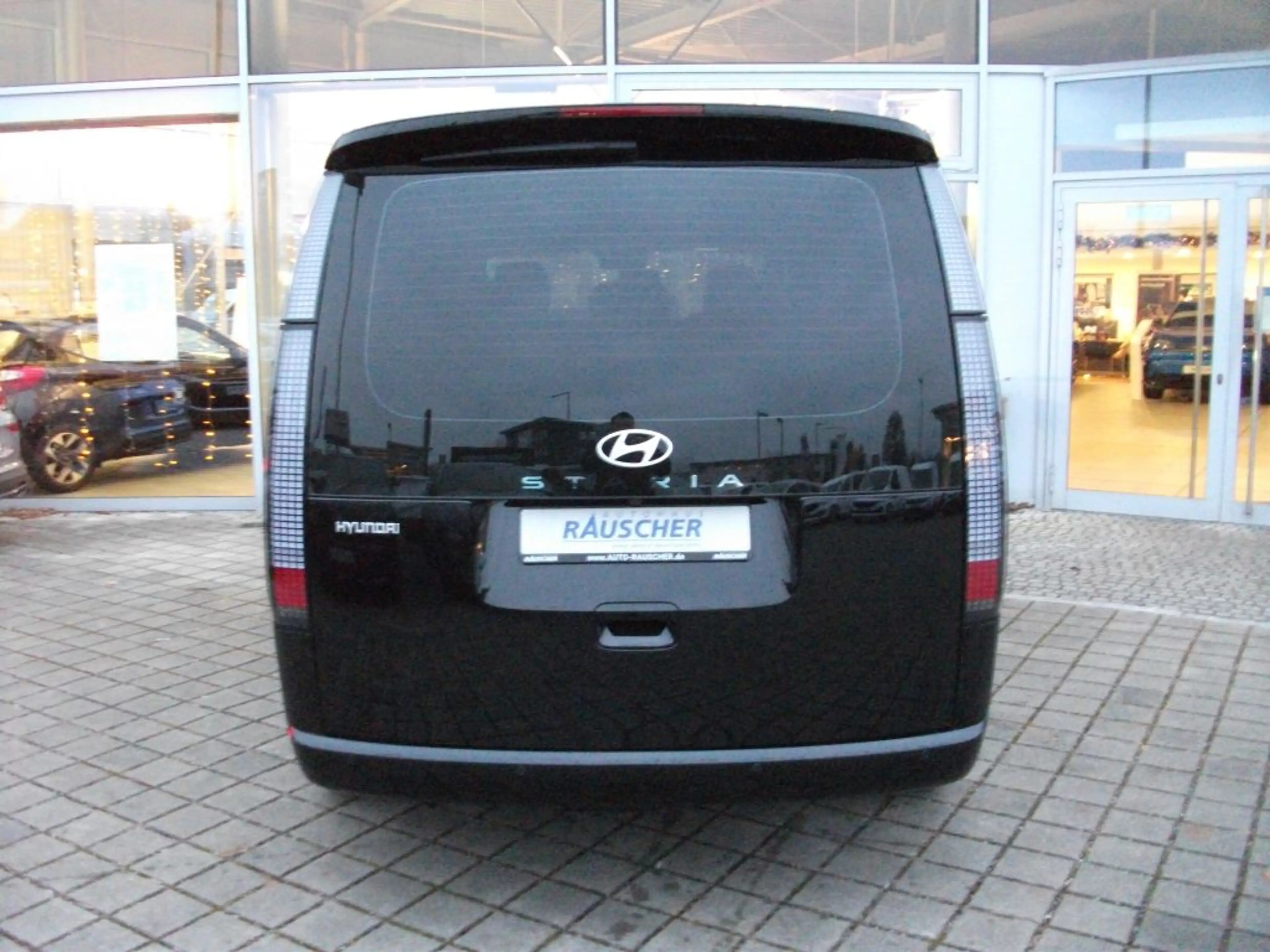 Hyundai STARIA 1.6 T-GDI HEV Prime (US4) — photo 8