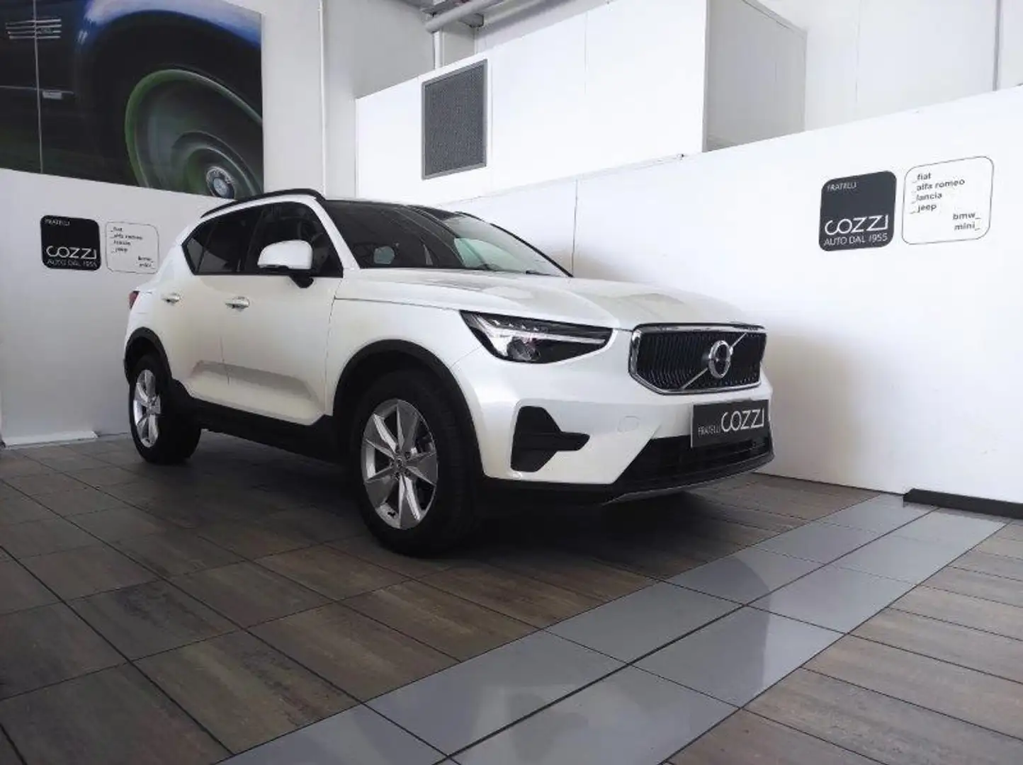 Volvo XC40 (2017-->) - XC40 B3 automatico Essential Bianco - 1