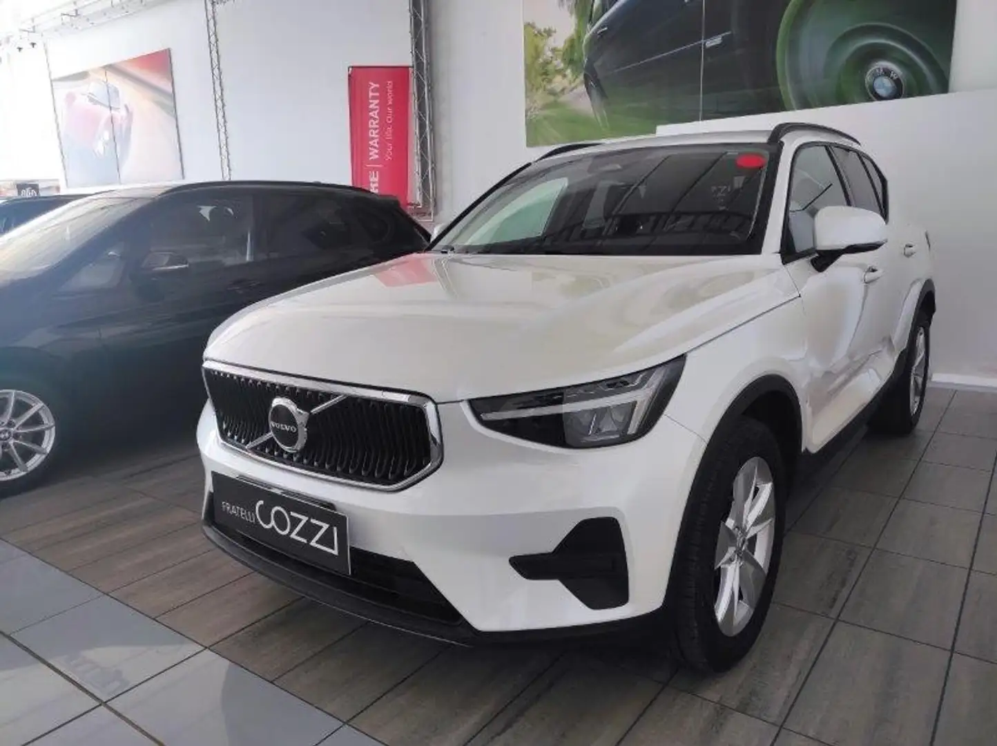 Volvo XC40 (2017-->) - XC40 B3 automatico Essential Bianco - 2