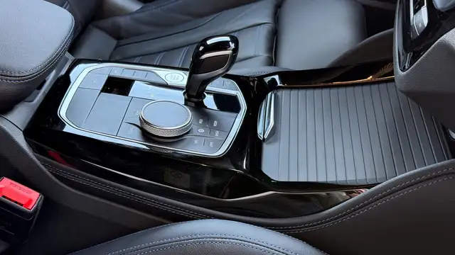 BMW X4 M40d M-Sportpaket Ansicht 23