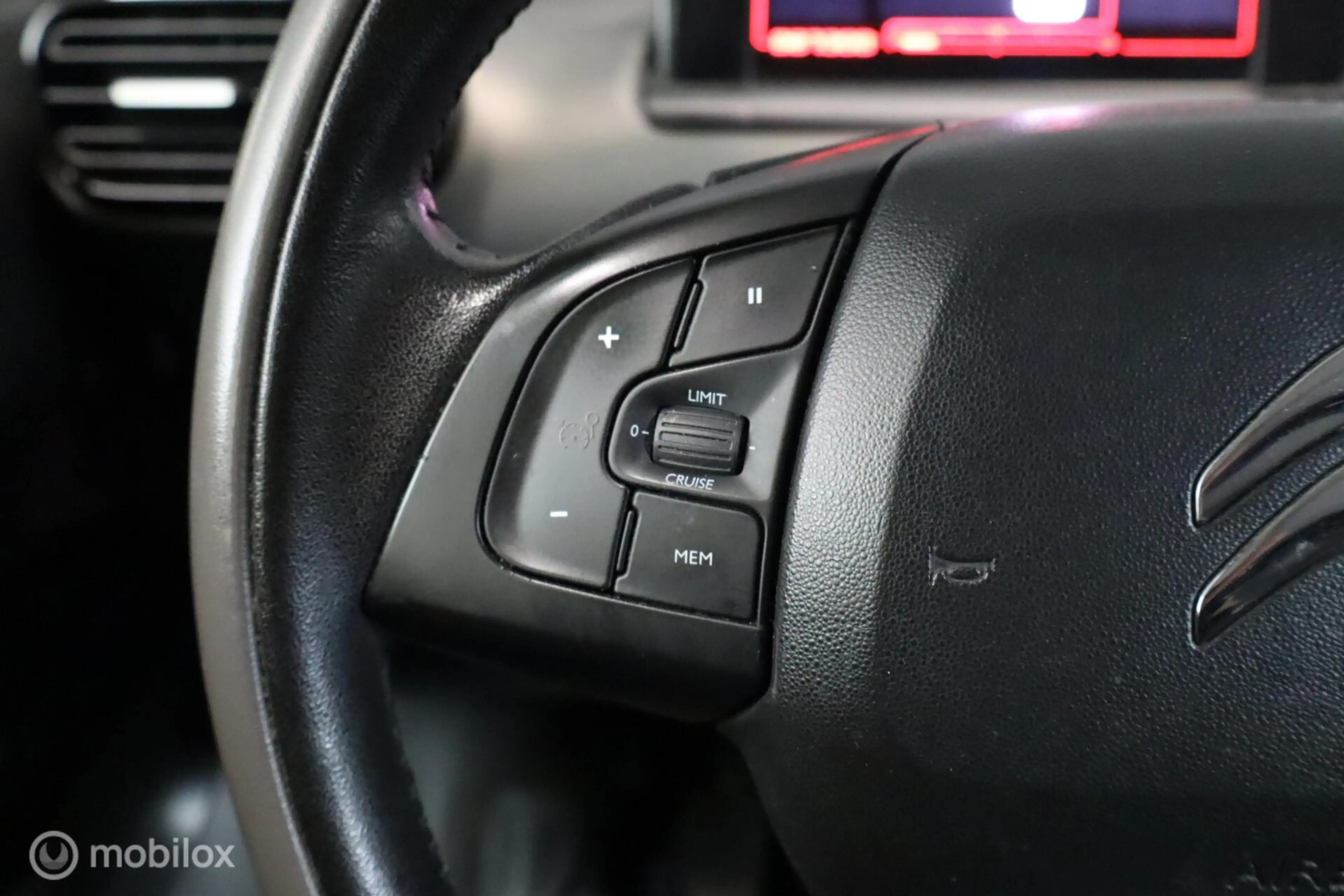 Citroen C4 Cactus 1.2 PureTech Shine | Camera | AC | Cruise — photo 12