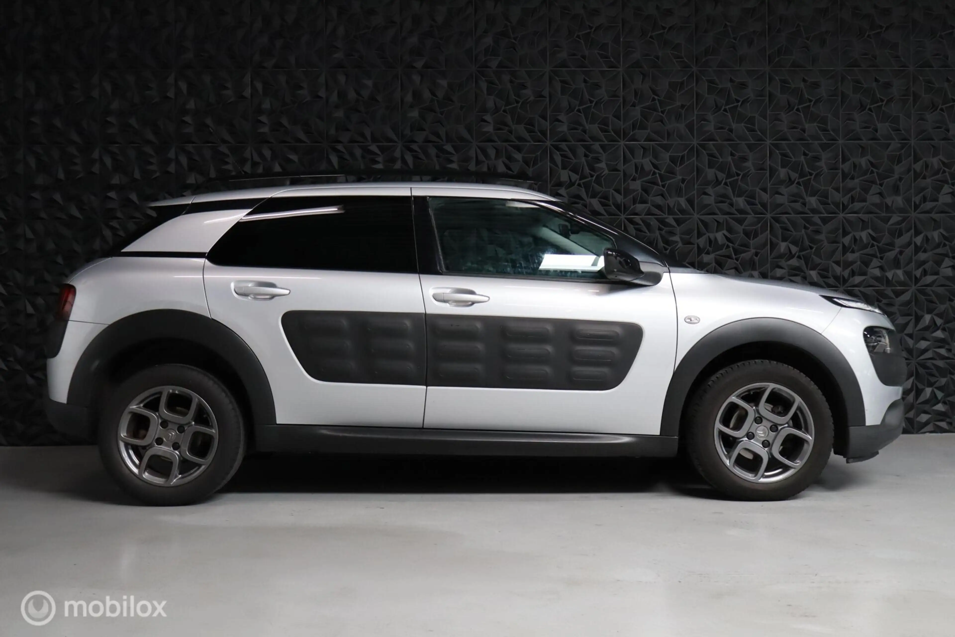 Citroen C4 Cactus 1.2 PureTech Shine | Camera | AC | Cruise — photo 2