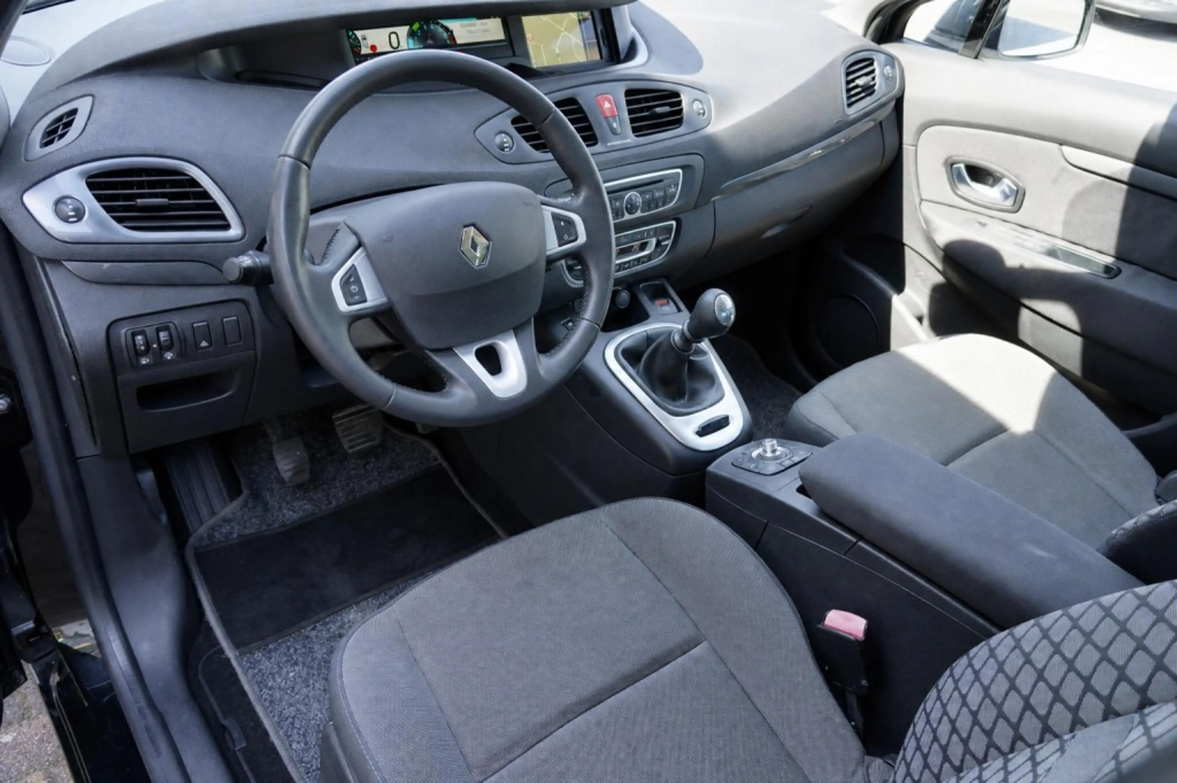 Renault Scenic 1.6 Parisiènne — photo 8