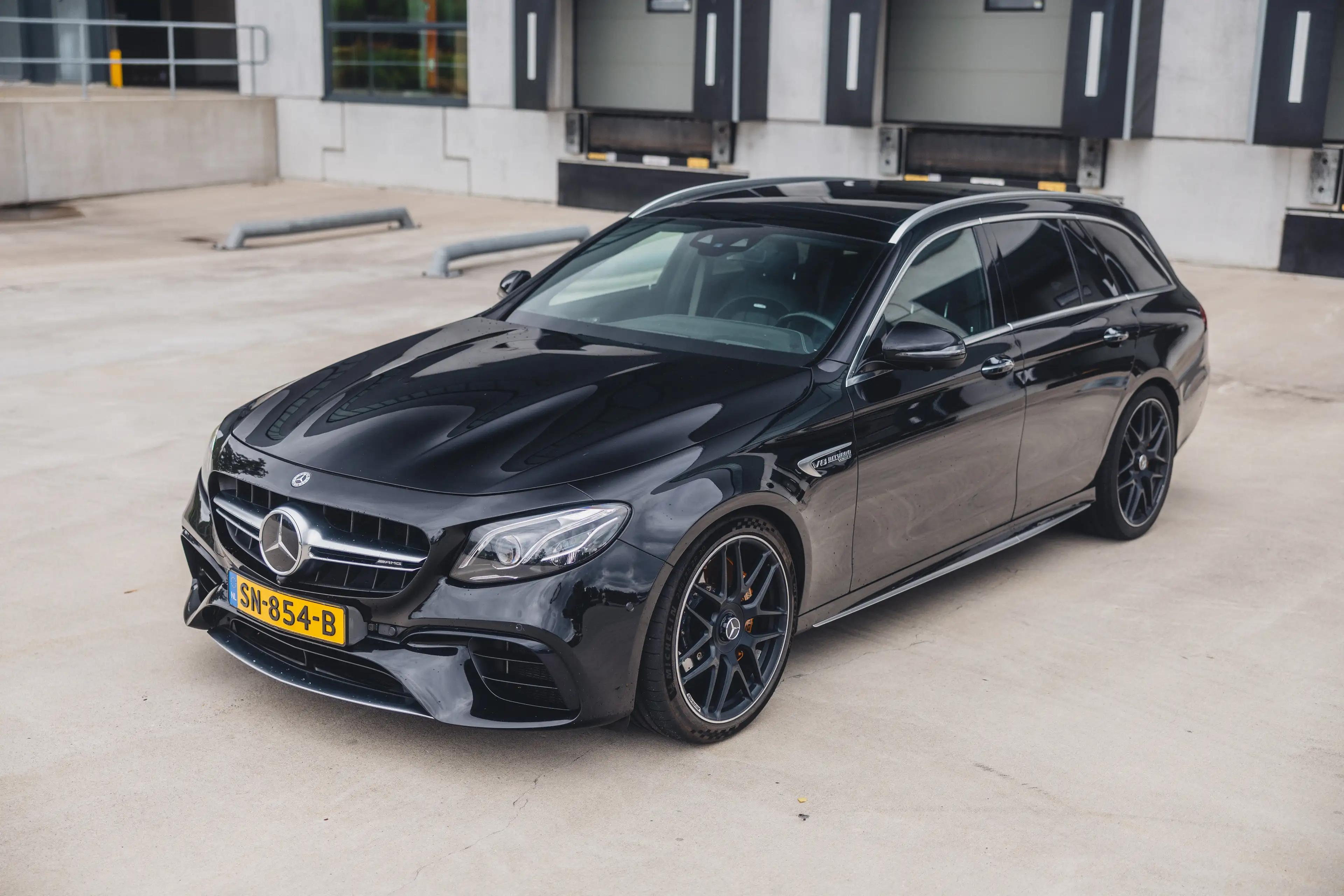Mercedes-Benz E 63 AMG S 4Matic+ T 9G-Tronic / Pano / Massage / Kersmisch