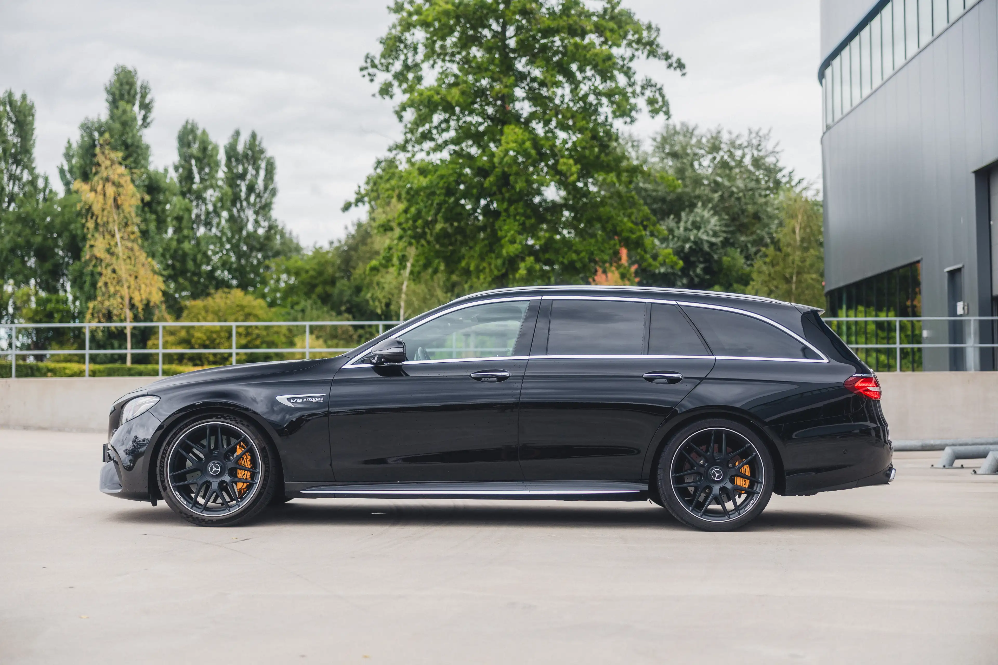 Mercedes-Benz E 63 AMG S 4Matic+ T 9G-Tronic / Pano / Massage / Kersmisch — photo 2
