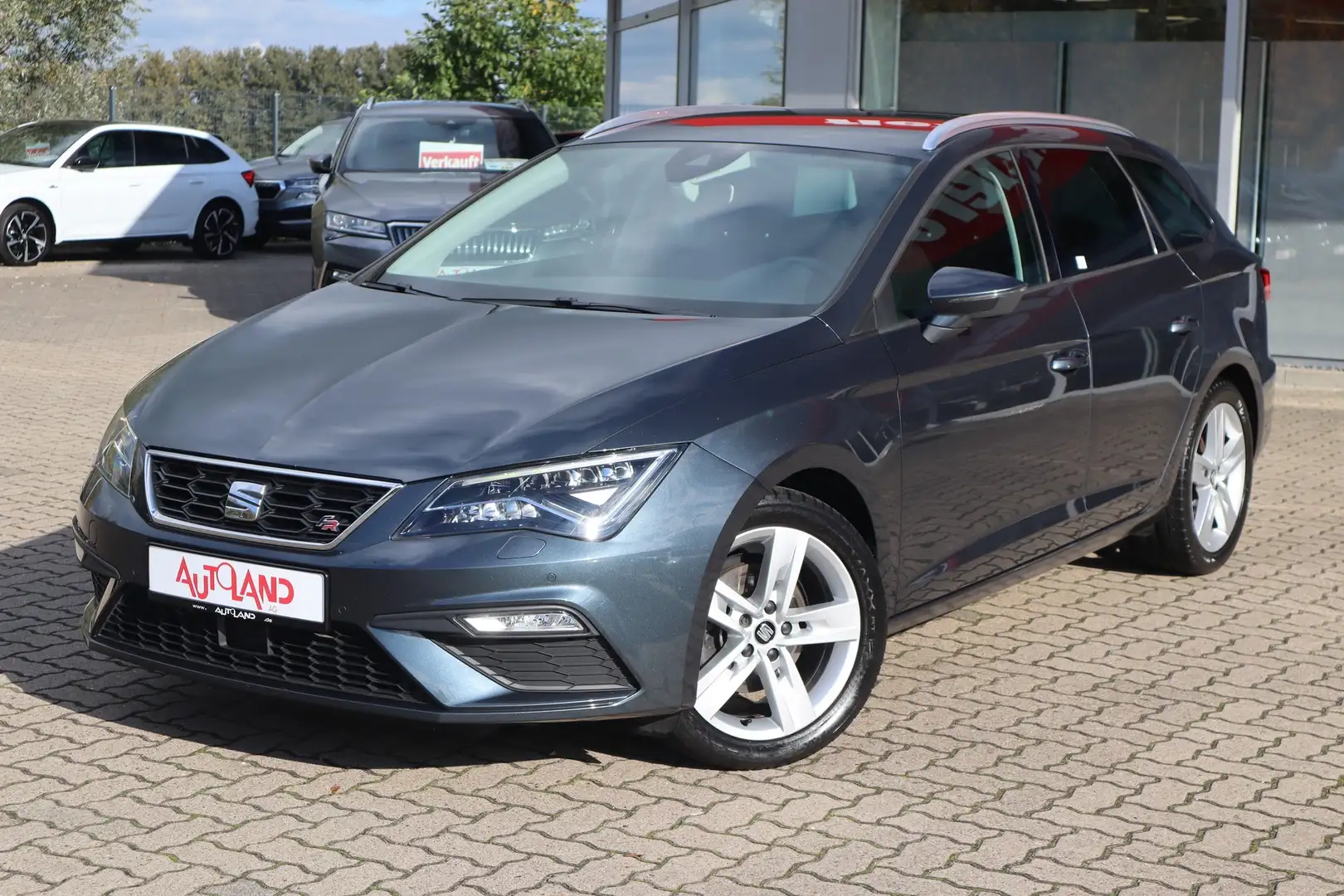 SEAT Leon ST 2.0 TSI DSG FR LED Navi AHK ACC Panorama Gris - 2