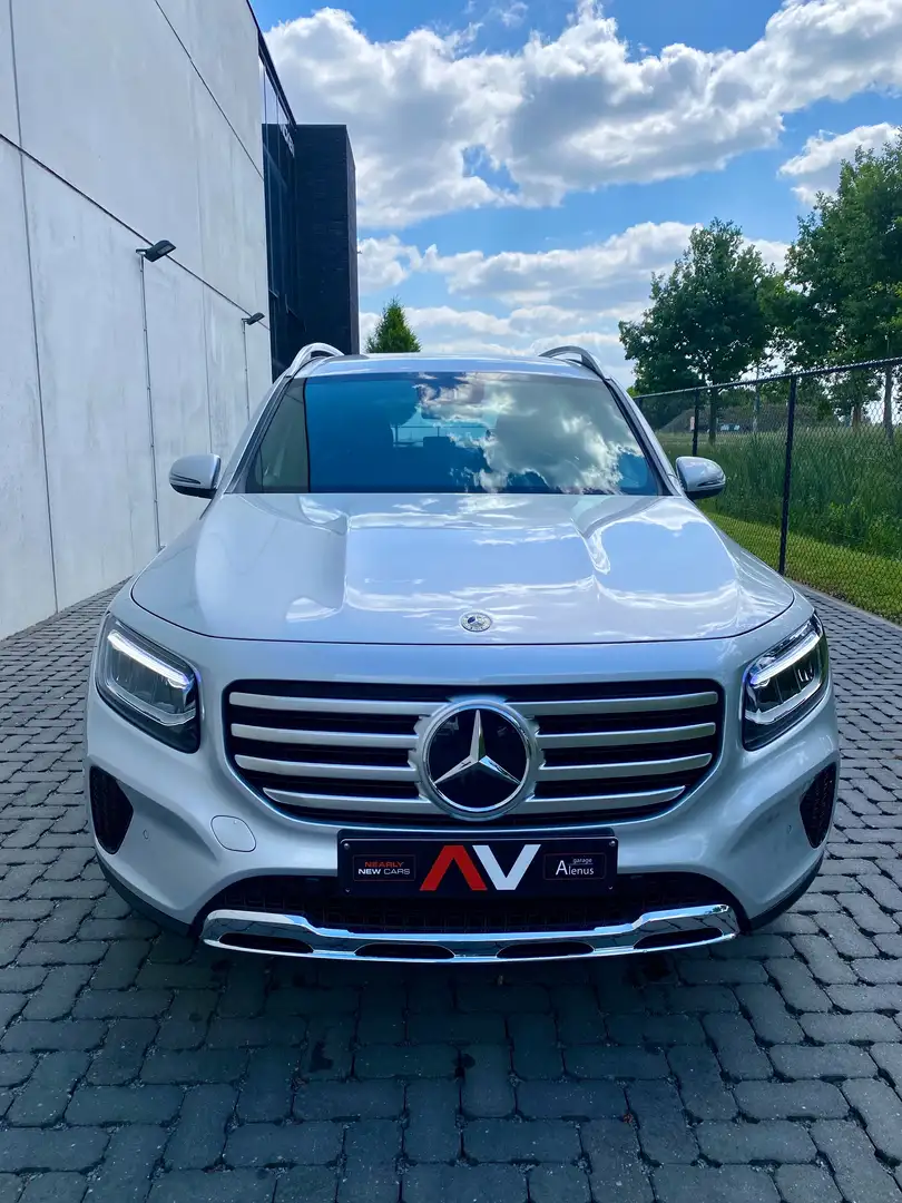 Mercedes-Benz GLB 200 7G Mild Hybr. LUXURY Advanced - Trekh. Stříbrná - 2