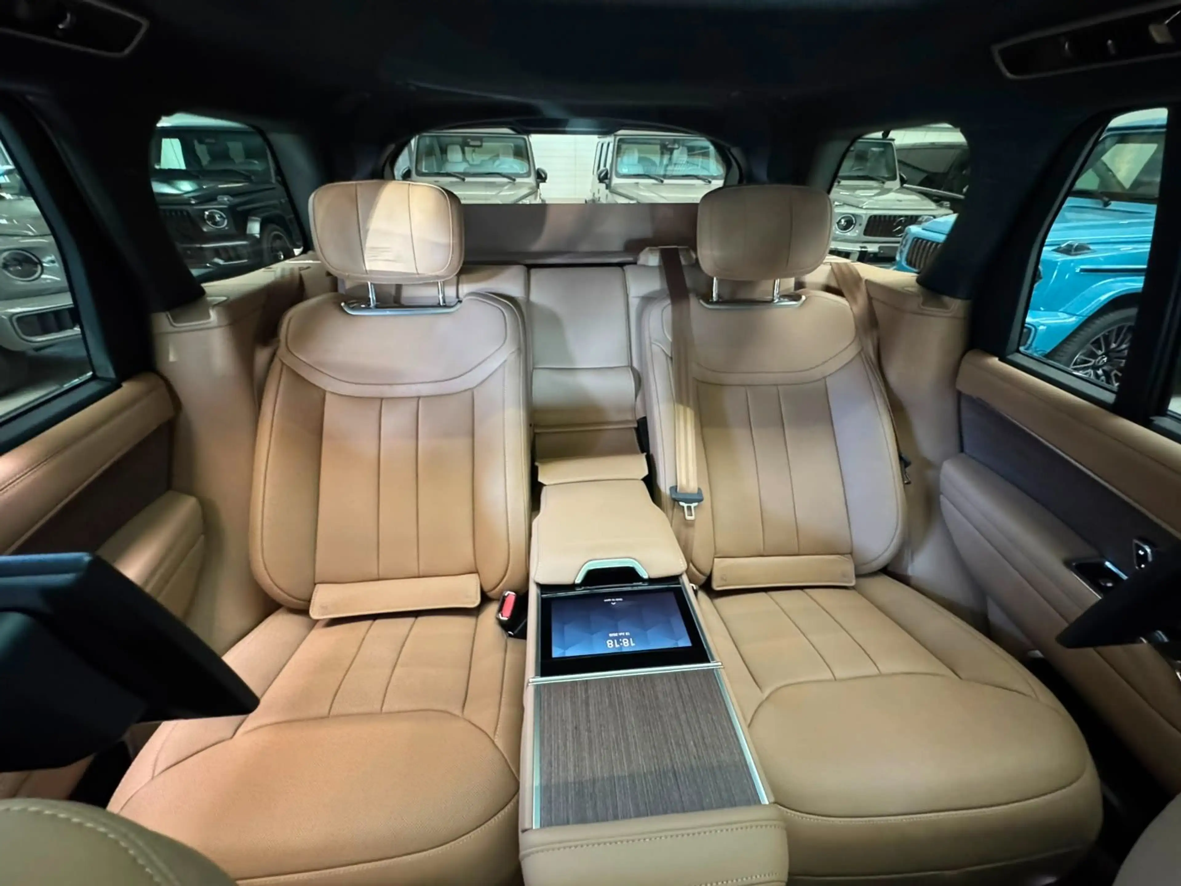 Land Rover Range Rover RANGE ROVER D350 SWB AUTOBIOGRAPHY DVD COOL BOX — photo 9