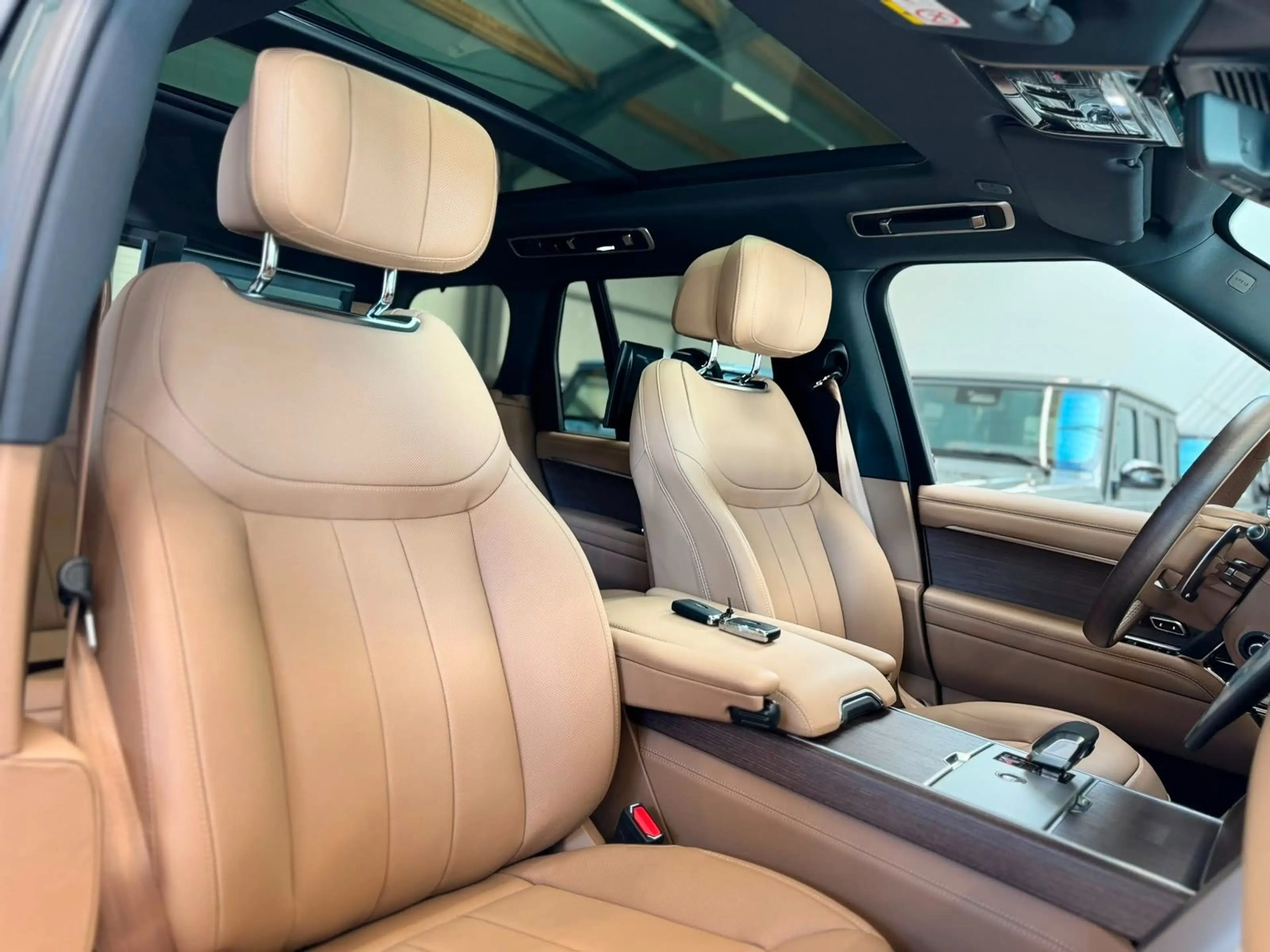 Land Rover Range Rover RANGE ROVER D350 SWB AUTOBIOGRAPHY DVD COOL BOX — photo 10