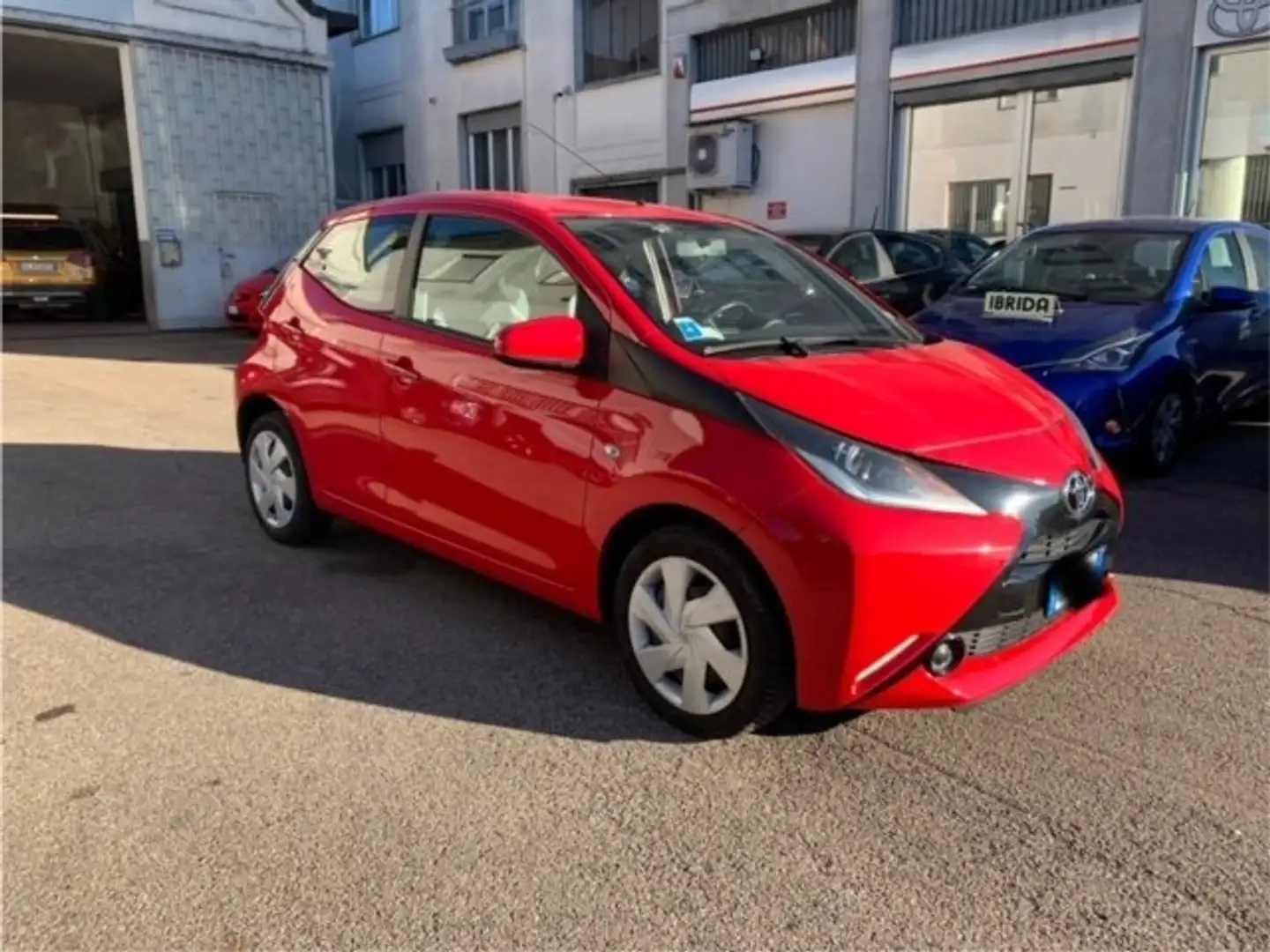 Toyota Aygo Aygo 1.0 VVT-i 69 CV 5 porte x-play NEOPATENTATI Rosso - 2