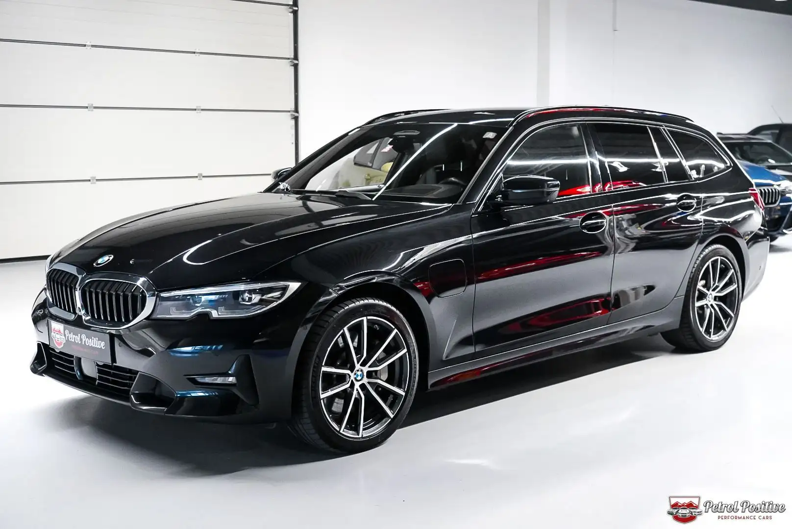 BMW 330 e PHEV xDrive Touring Aut. Nero - 2