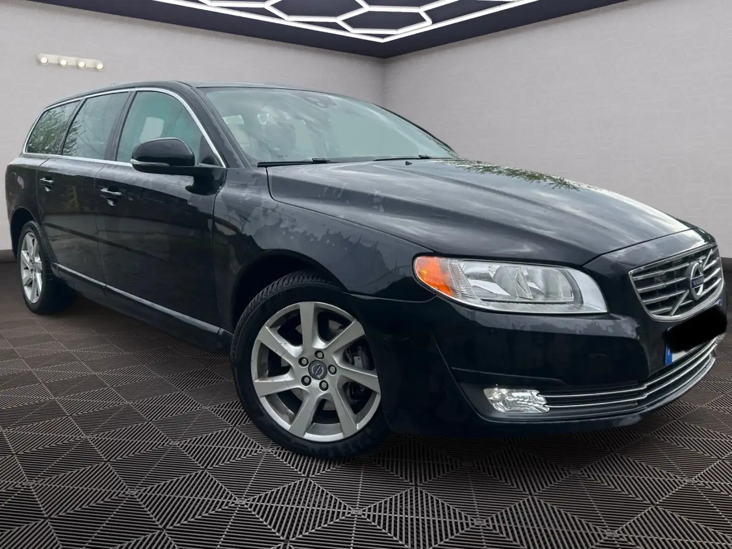 Volvo V70 Momentum Noir - 1