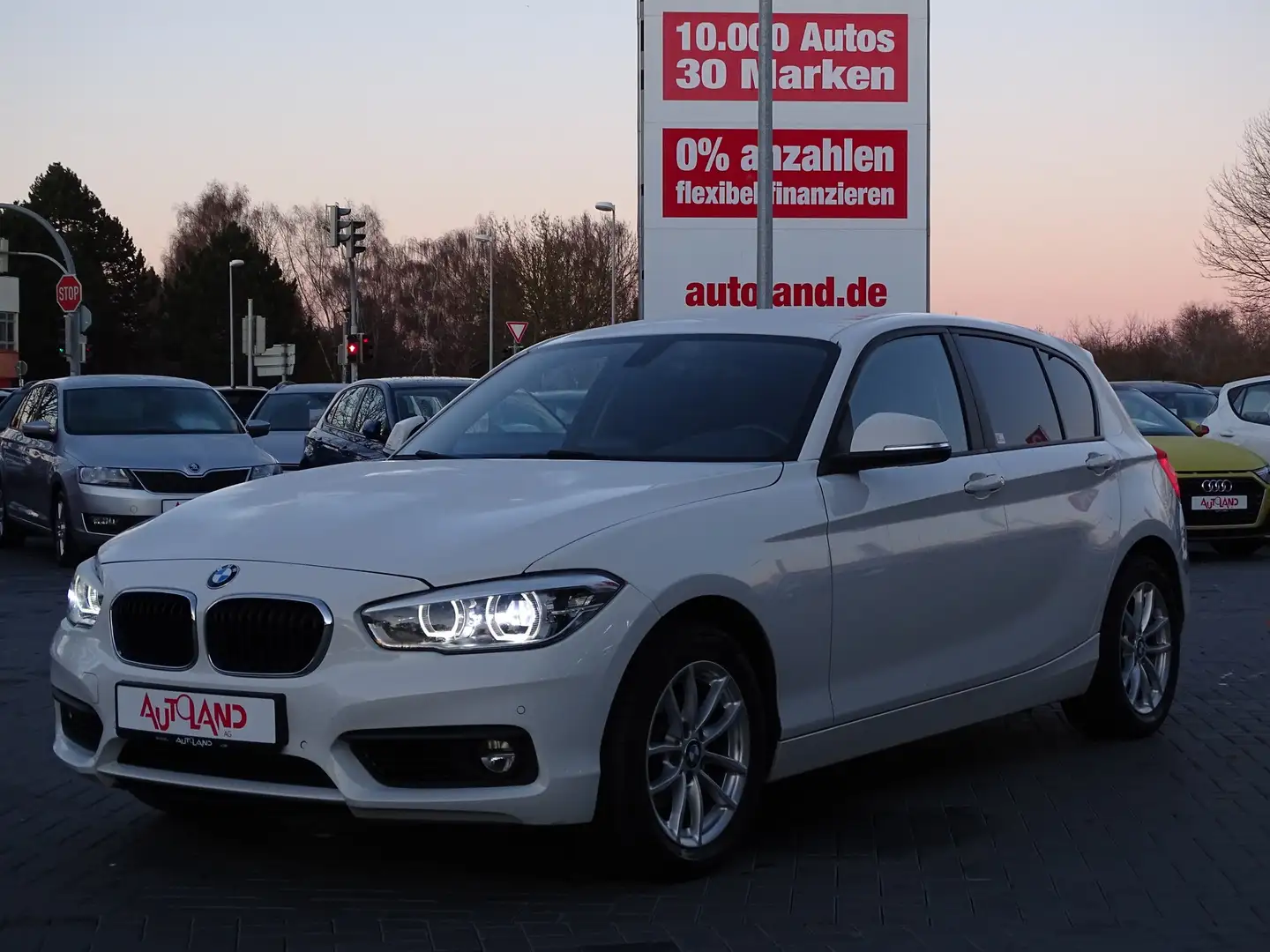 BMW 118 118d Advantage LED Navi Tempomat Sitzheizung PDC Weiß - 2