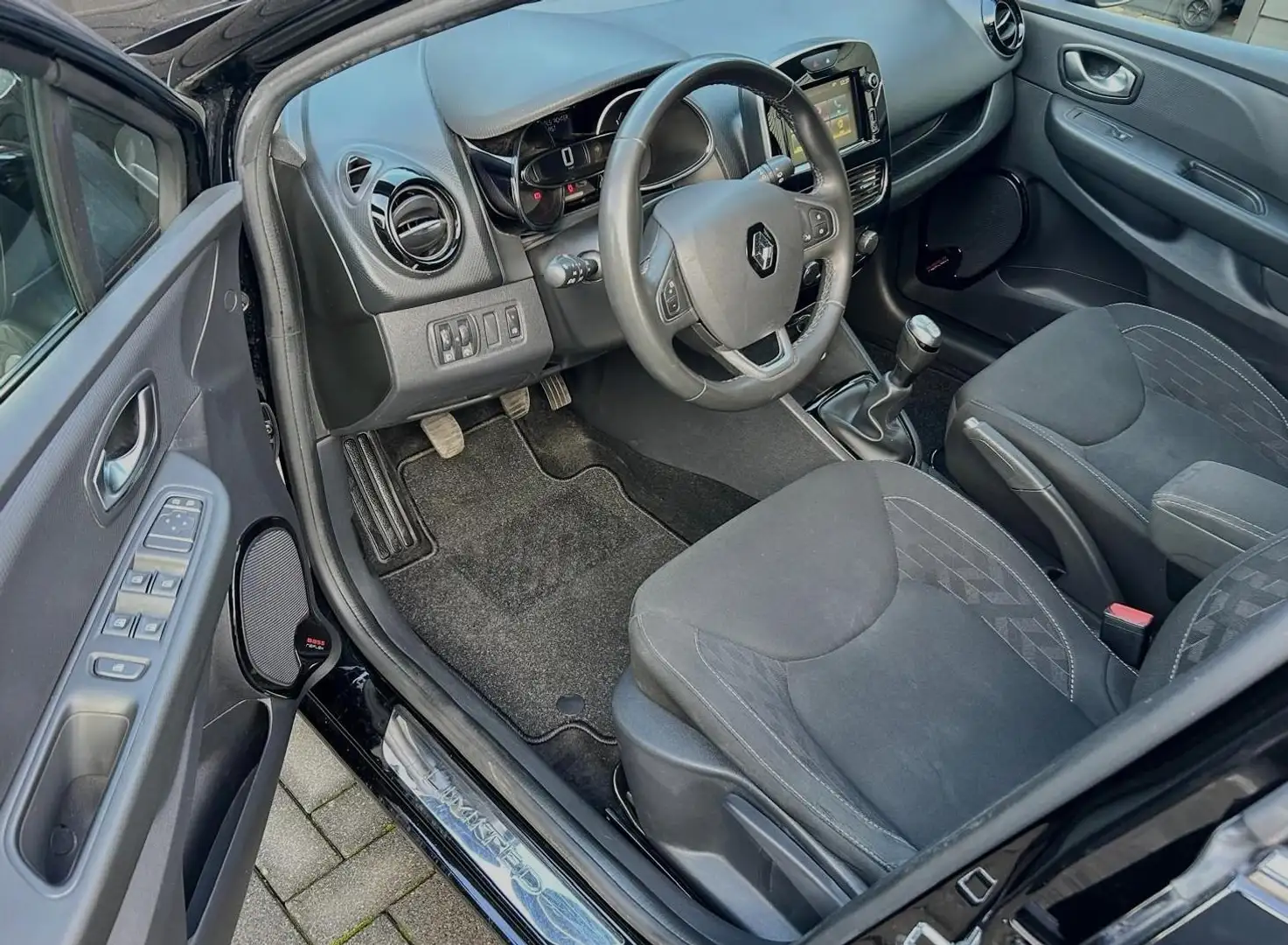 Renault Clio Estate 0.9 TCe Limited - Nav. - PDC - Trekhaak. Zwart - 2