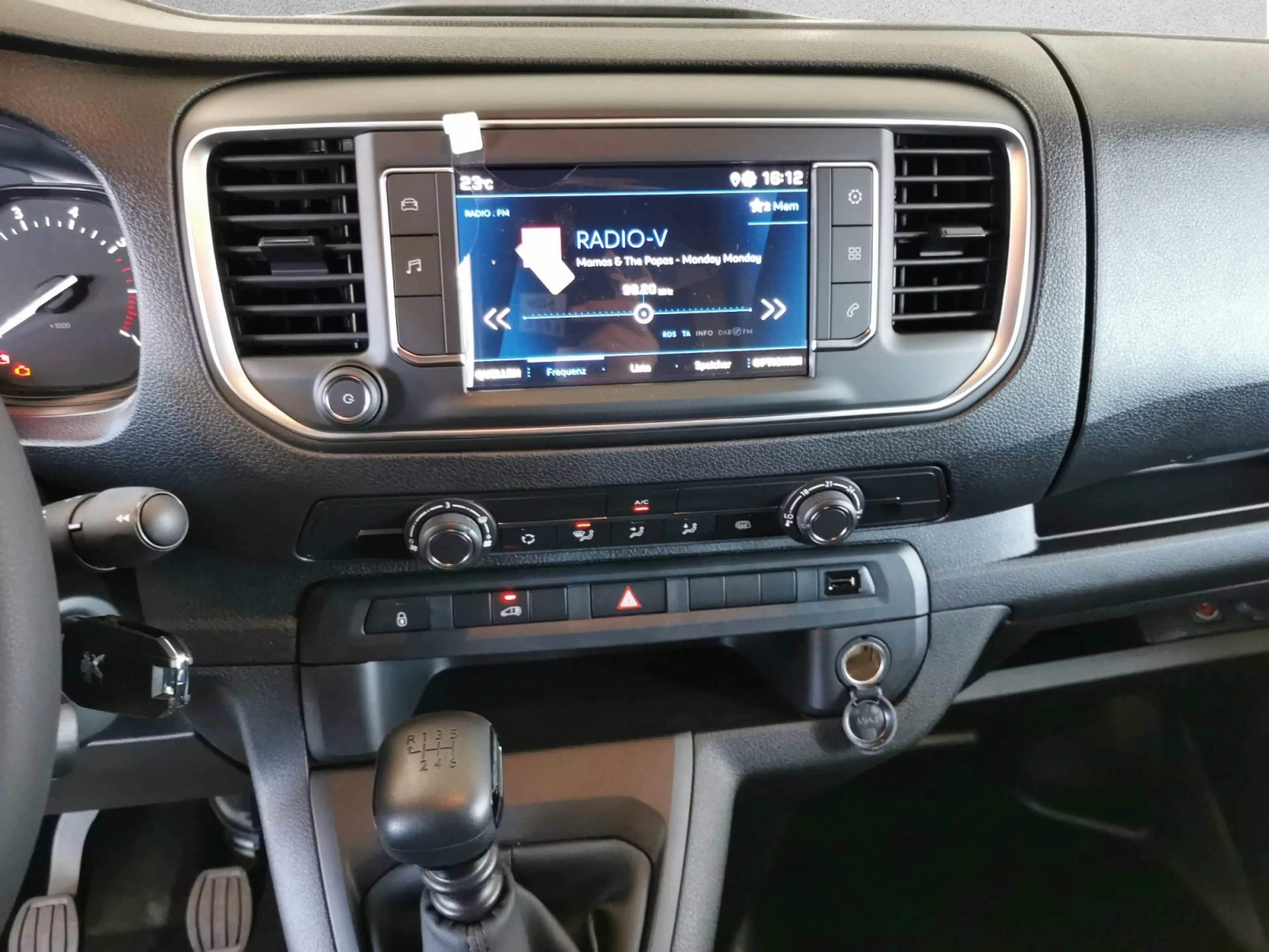 Peugeot Expert Kasten 1.5 BlueHDi 120 AHK PDC — photo 11