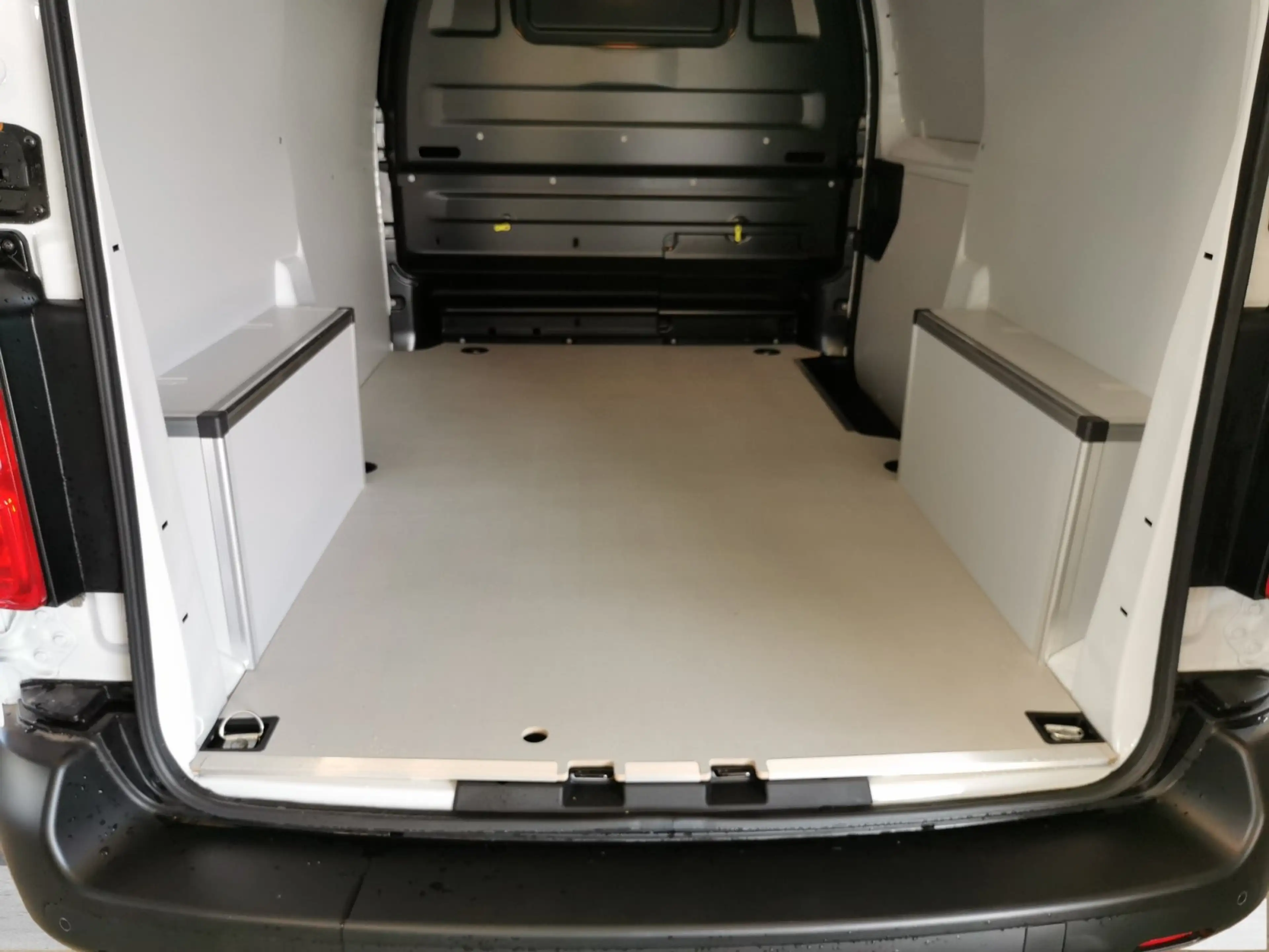 Peugeot Expert Kasten 1.5 BlueHDi 120 AHK PDC — photo 14