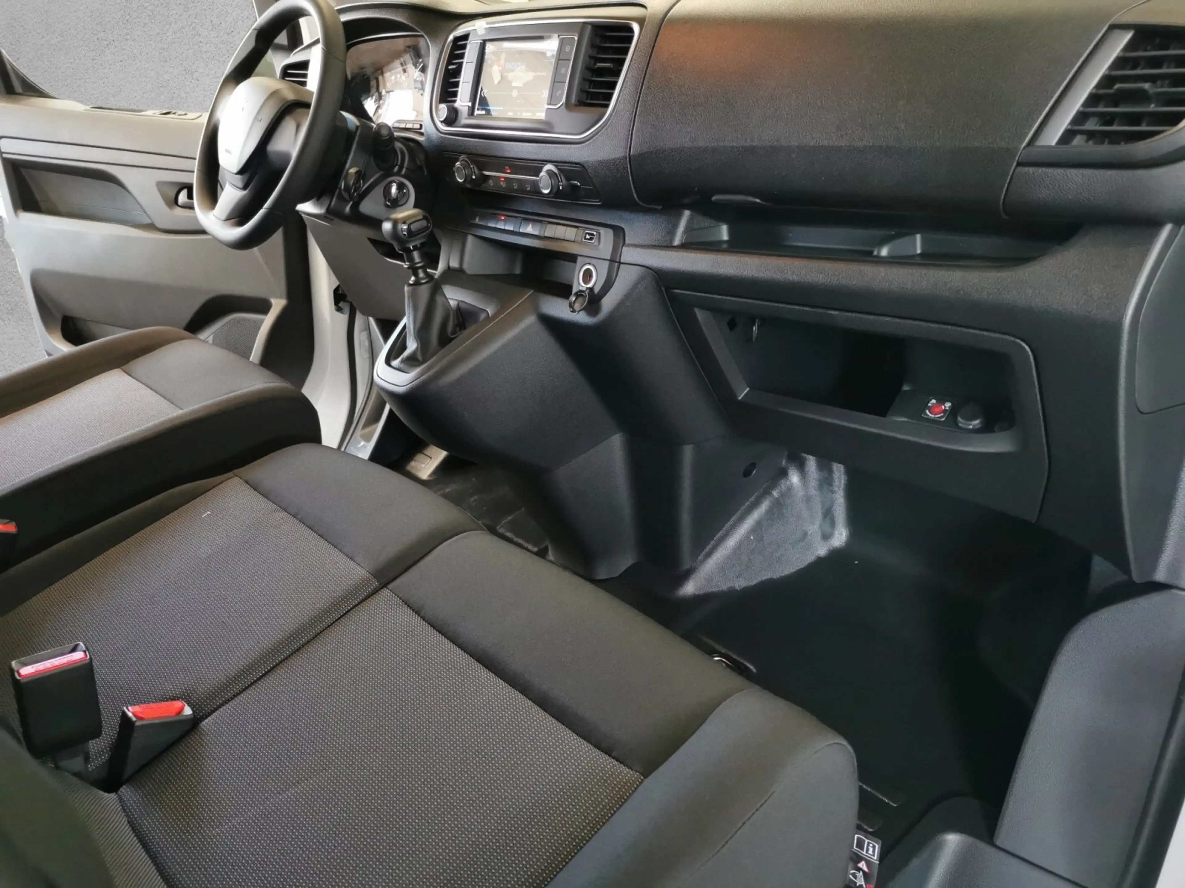 Peugeot Expert Kasten 1.5 BlueHDi 120 AHK PDC — photo 7