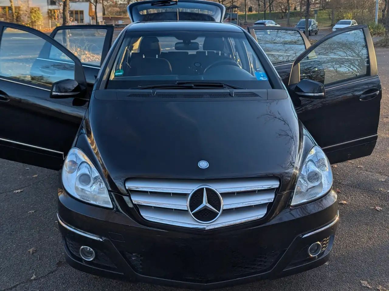 Mercedes-Benz B 180
