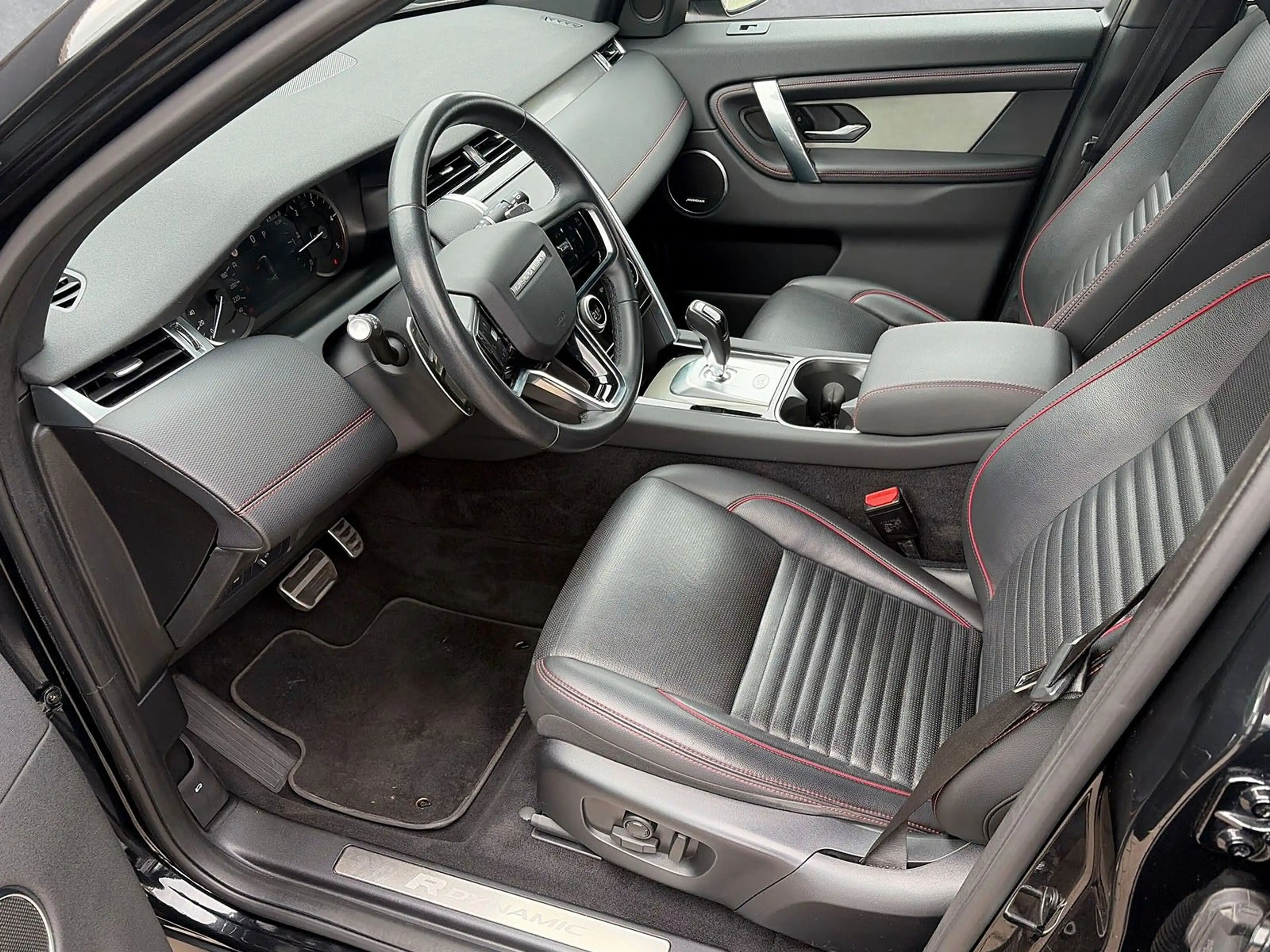 Land Rover Discovery Sport D165 R-DYNAMIC SE — photo 13