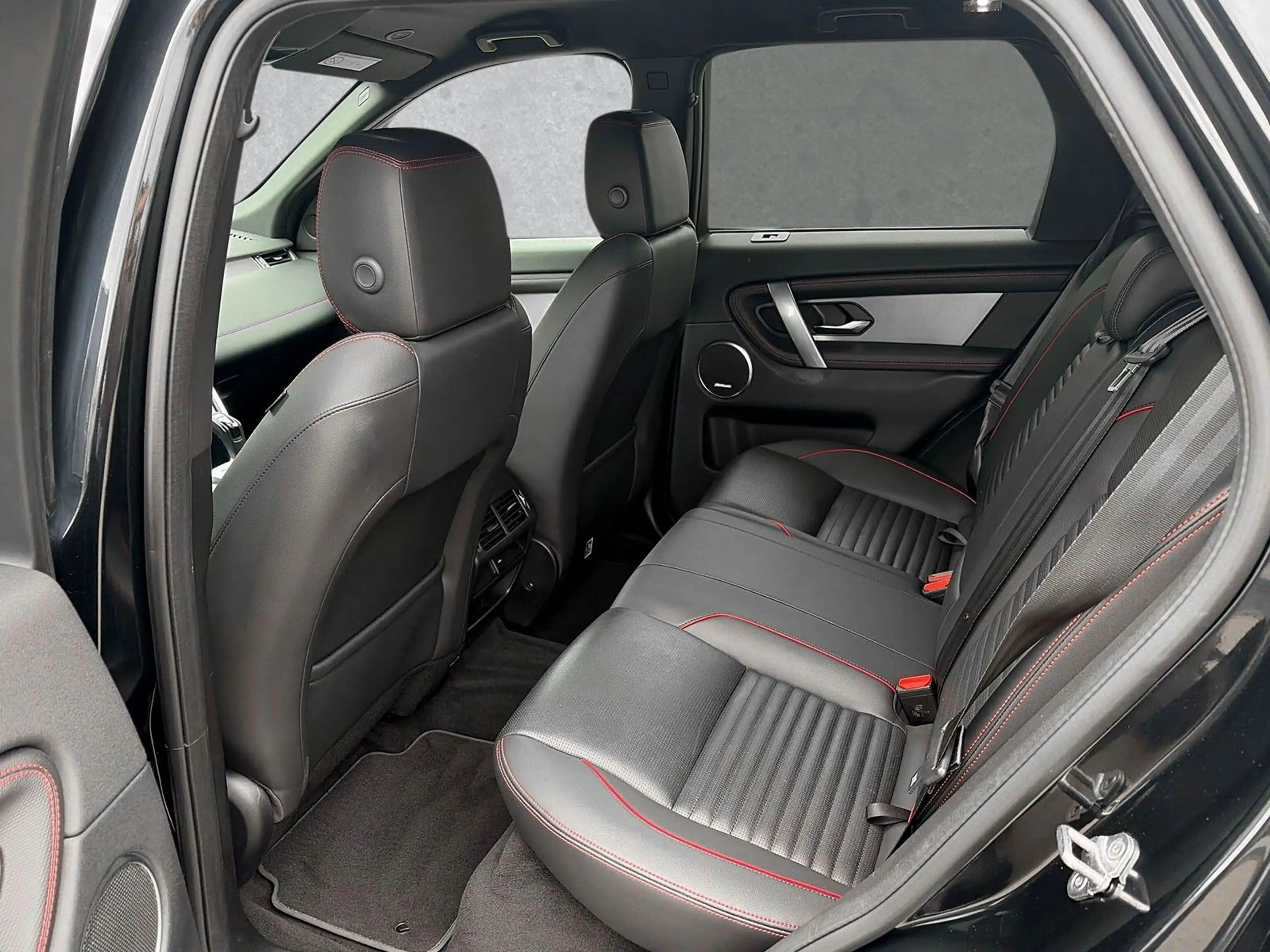 Land Rover Discovery Sport D165 R-DYNAMIC SE — photo 14