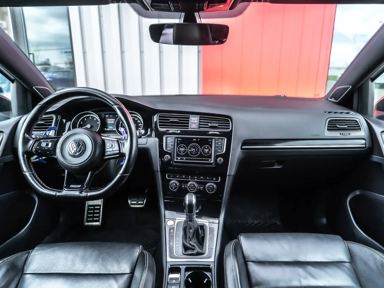 Volkswagen Golf R снимка Volkswagen Golf R