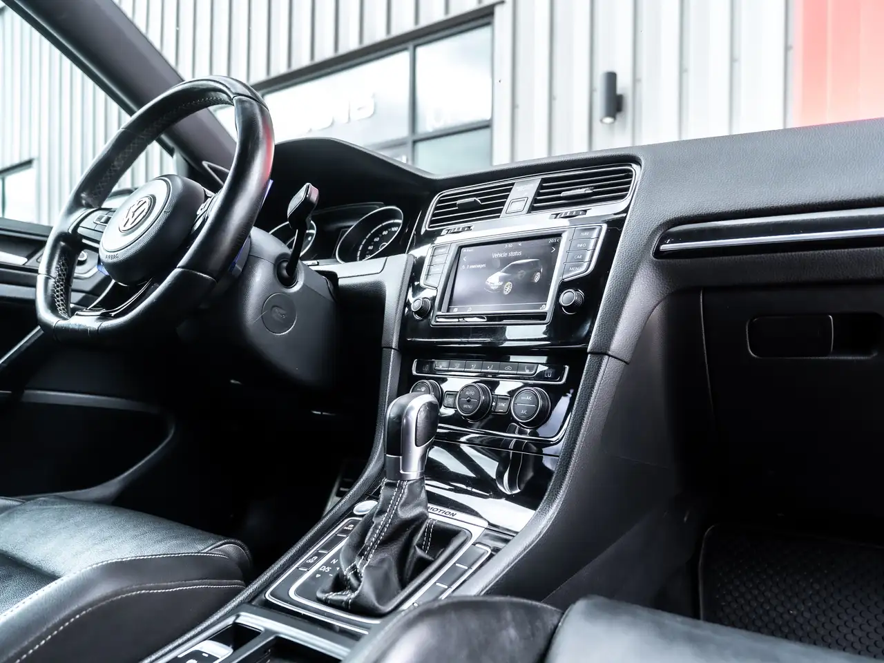 Volkswagen Golf R снимка Volkswagen Golf R