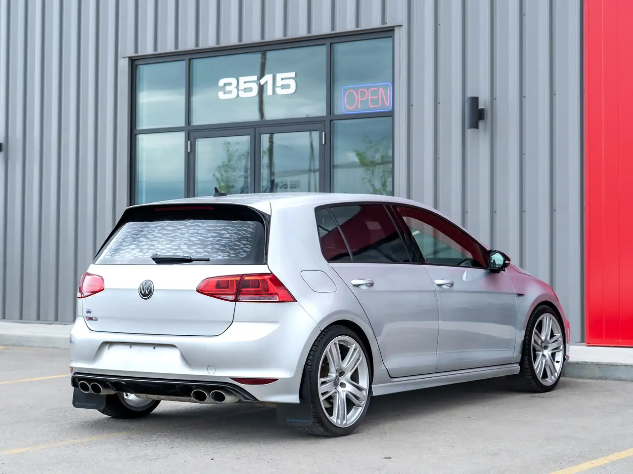 Volkswagen Golf R снимка Volkswagen Golf R