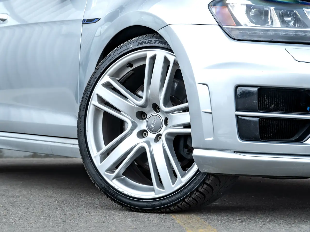 Volkswagen Golf R снимка Volkswagen Golf R