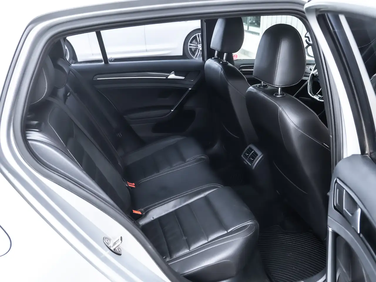 Volkswagen Golf R снимка Volkswagen Golf R