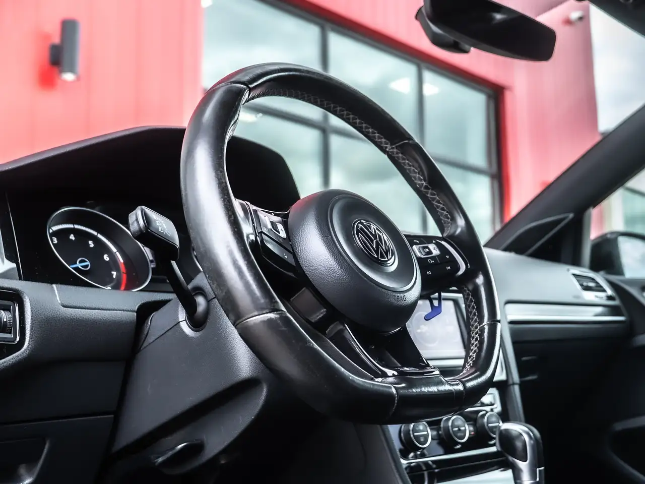 Volkswagen Golf R снимка Volkswagen Golf R