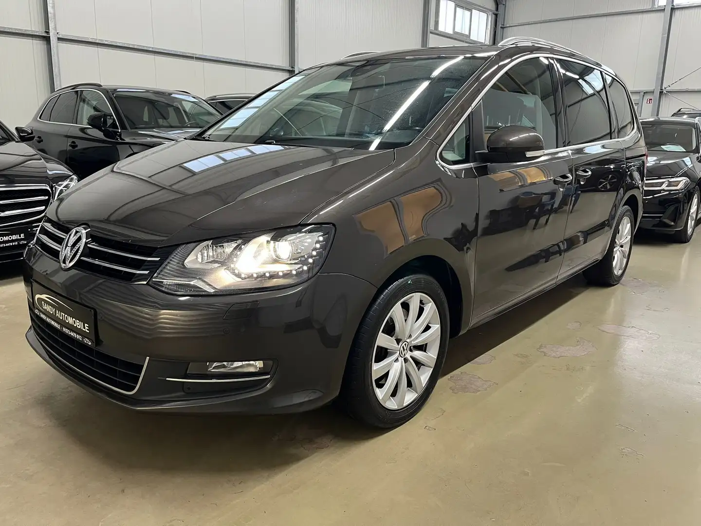 Volkswagen Sharan Highline 7.Sitzer ACC AHK PANO Kindersitz Braun - 1