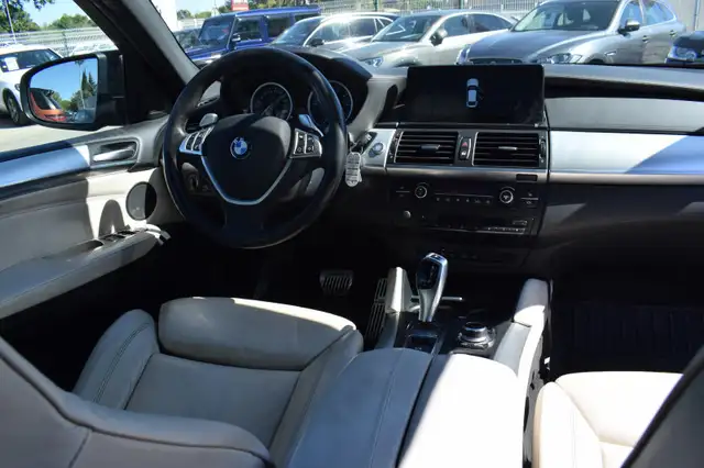BMW X6 view 2