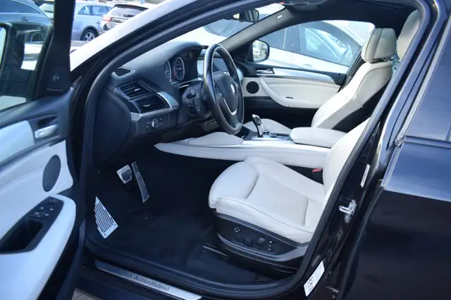 BMW X6 view 12