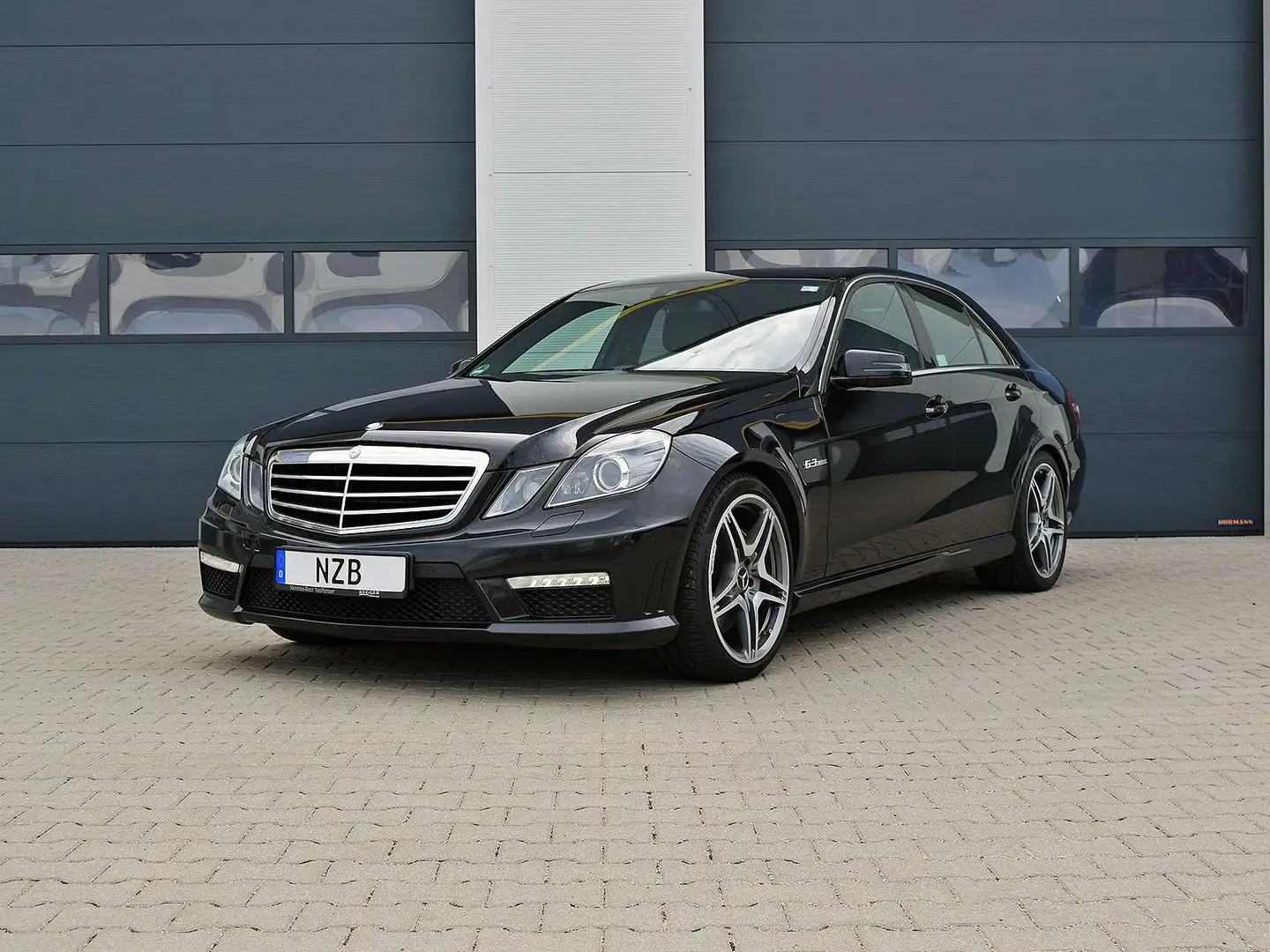 Mercedes-Benz E 63 AMG Performance Package SOFORT/scheckheftgepflegt Schwarz - 1