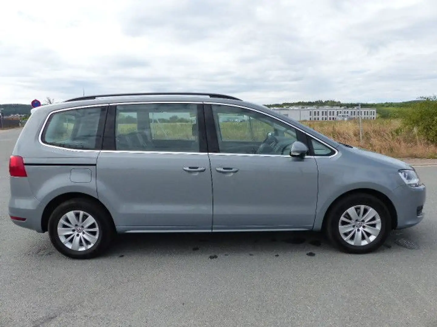 Volkswagen Sharan Comfortline BMT/ Klima/ Panoramadach/ AZV Grau - 2